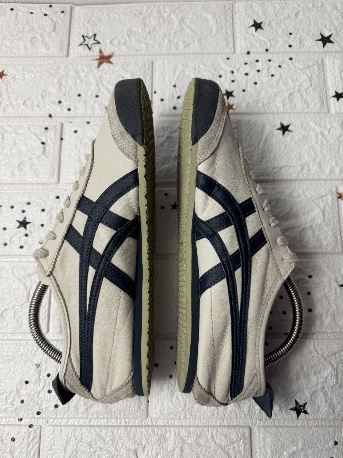 Onitsuka Tiger Onitsuka Tiger MEXICO 66 US7.5 UK6.5 EUR40.5 Casual Size US 7.5 / EU 40-41 - 6 Thumbnail