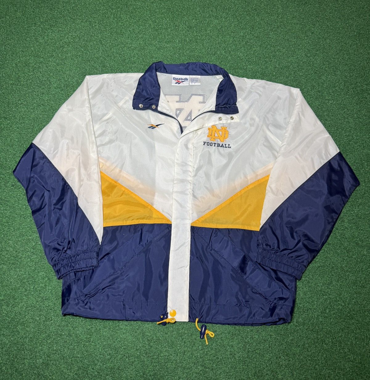 Reebok Notre Dame Football Vintage Reebok Small 23x26 Windbreaker Size US S / EU 44-46 / 1 - 1 Thumbnail