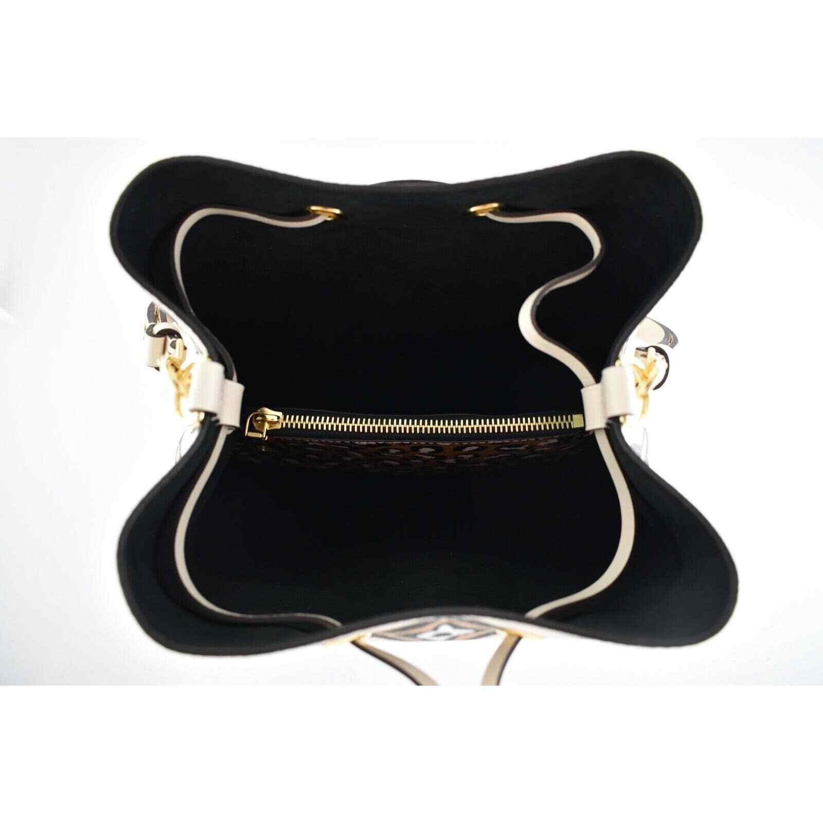 Louis Vuitton Louis Vuitton MM Cream Monogram Logo Shoulder Crossbody Bag Size ONE SIZE - 11 Thumbnail