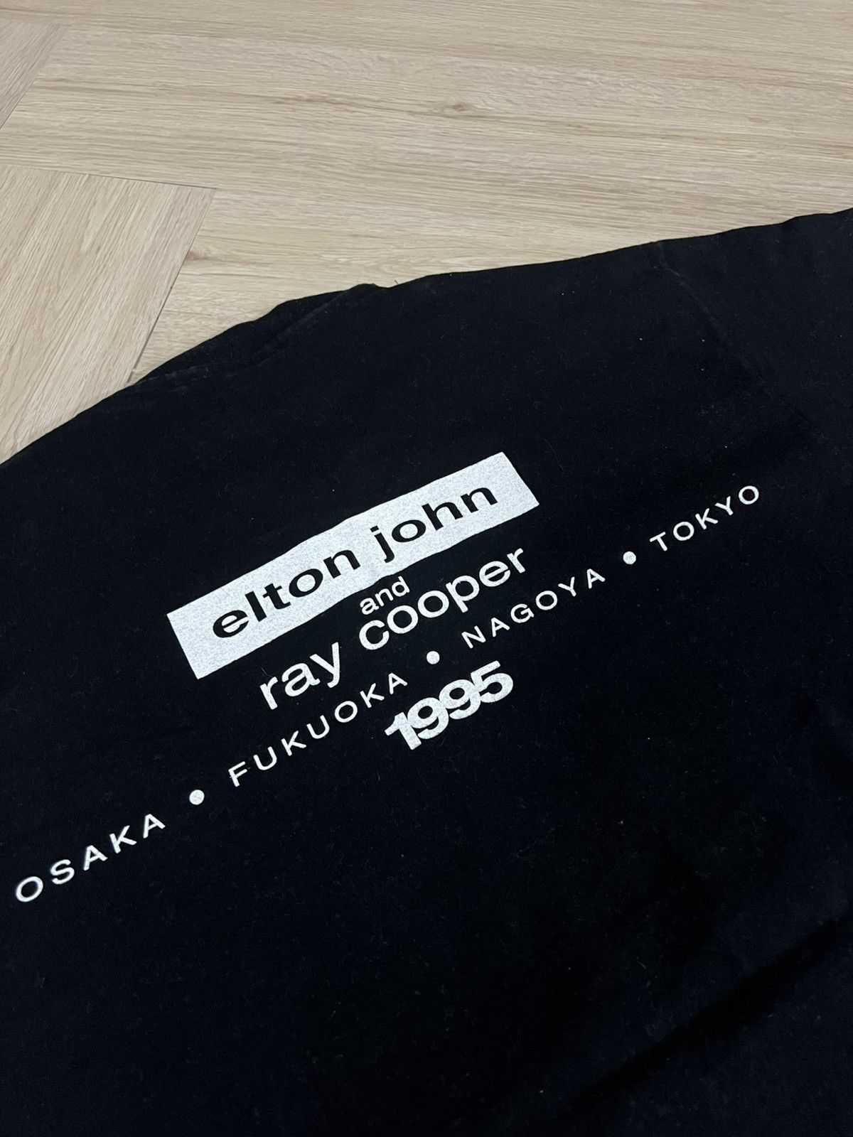 Band Tees × Vintage Vintage Elton John 1995 Tour Shirt Size US L / EU 52-54 / 3 - 4 Thumbnail