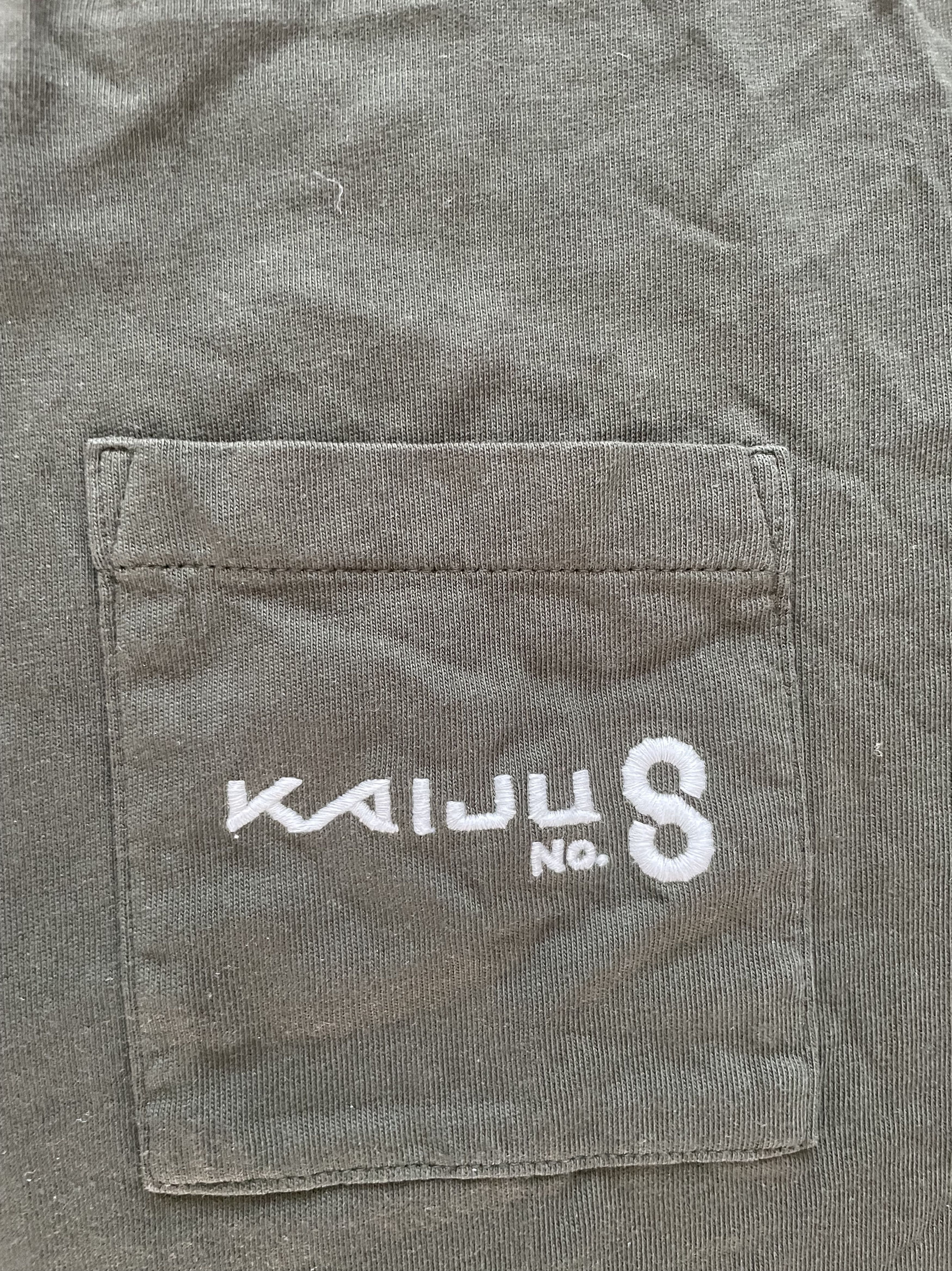 Uniqlo Uniqlo UT Kaiju no.8 Pocket T-Shirt Size US S / EU 44-46 / 1 - 2 Thumbnail