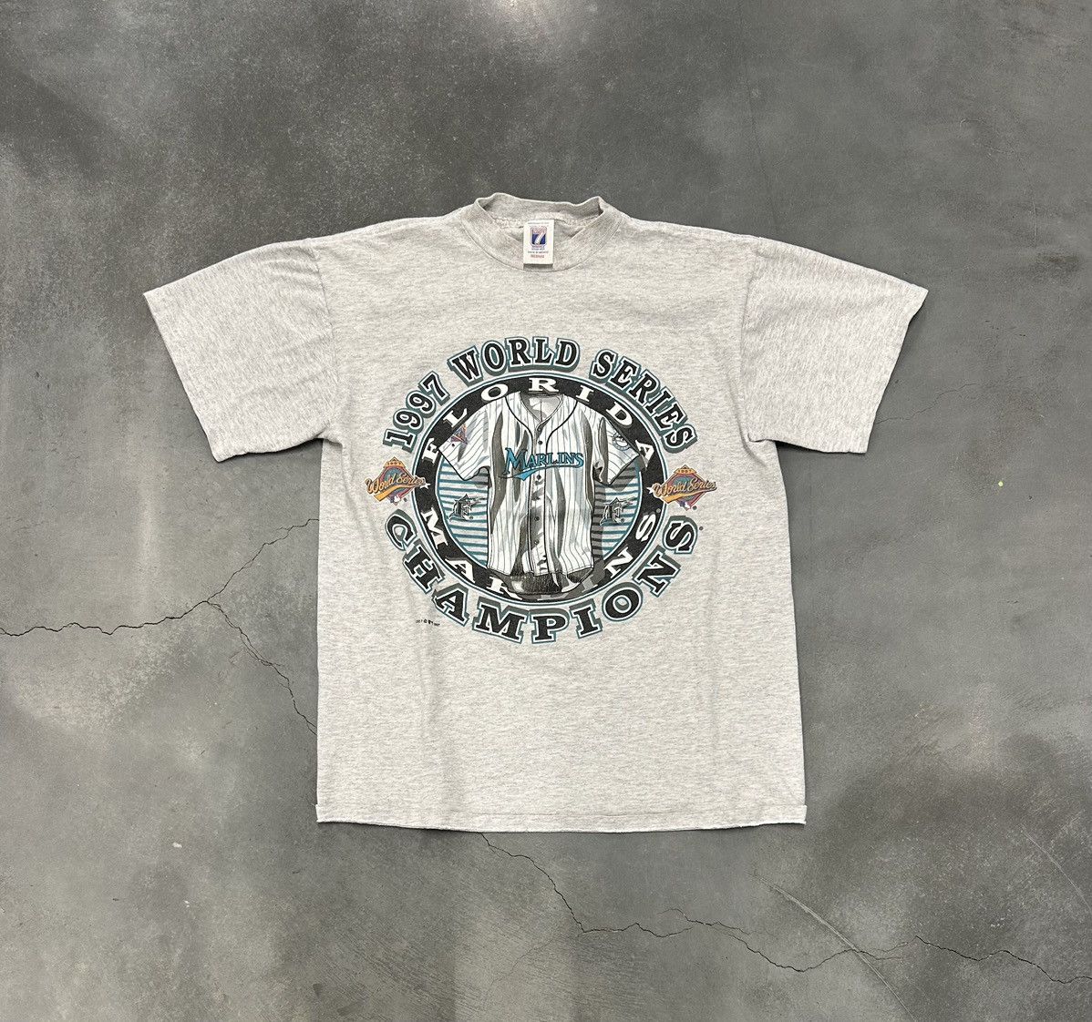 Logo 7 × Vintage 1997 World Series Champions grey & blue vintage t-shirt tee Size US M / EU 48-50 / 2 - 1 Thumbnail