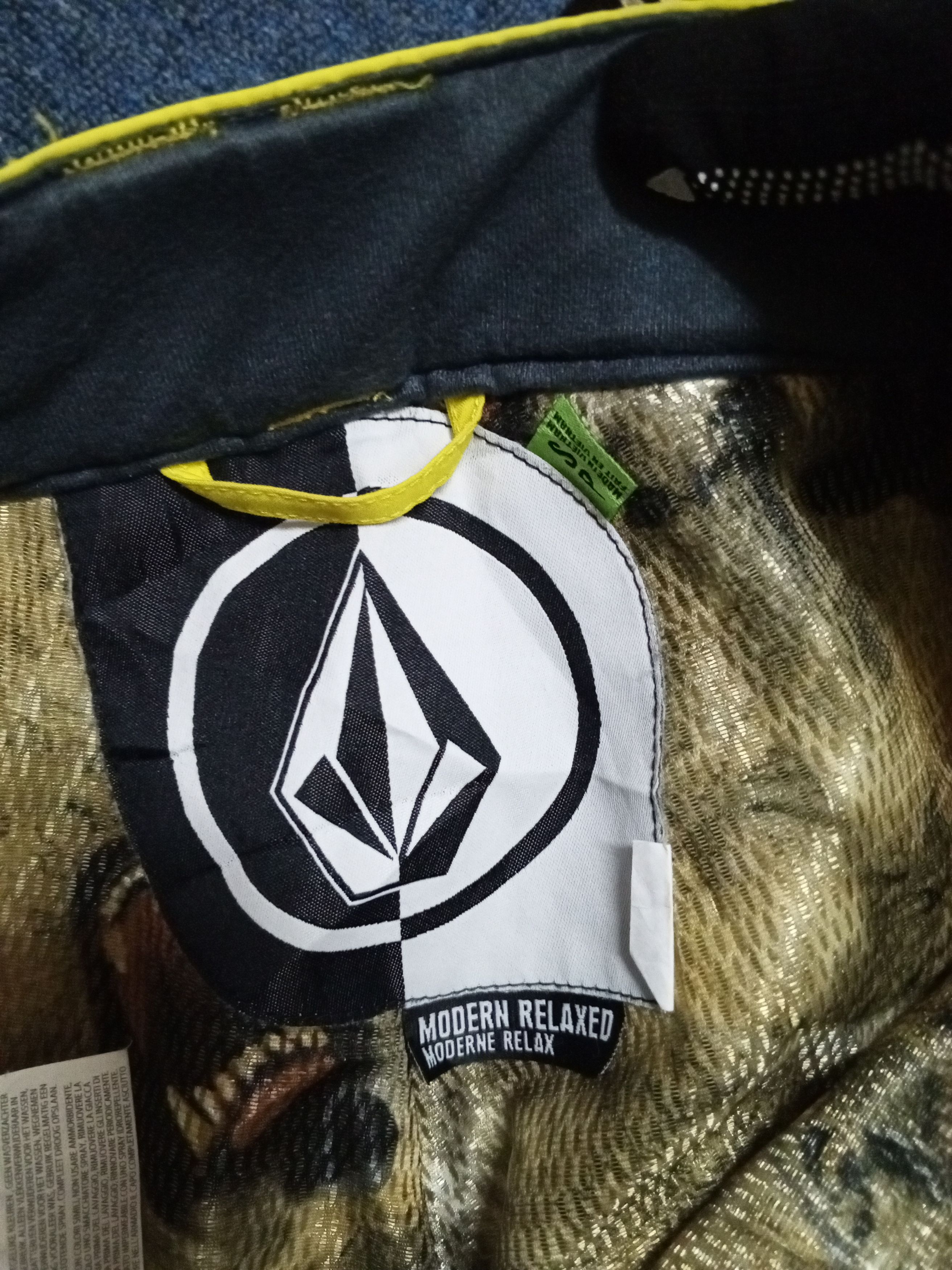 Volcom VALCOM YELLOW SNOWBOARD PANTS NICE Size US 34 / EU 50 - 13 Thumbnail