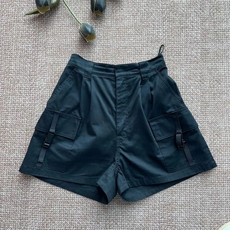 Miu Miu Miu Miu Black Women's Cargo Shorts 0089 Size 27" / US 4 / IT 40 - 1 Thumbnail