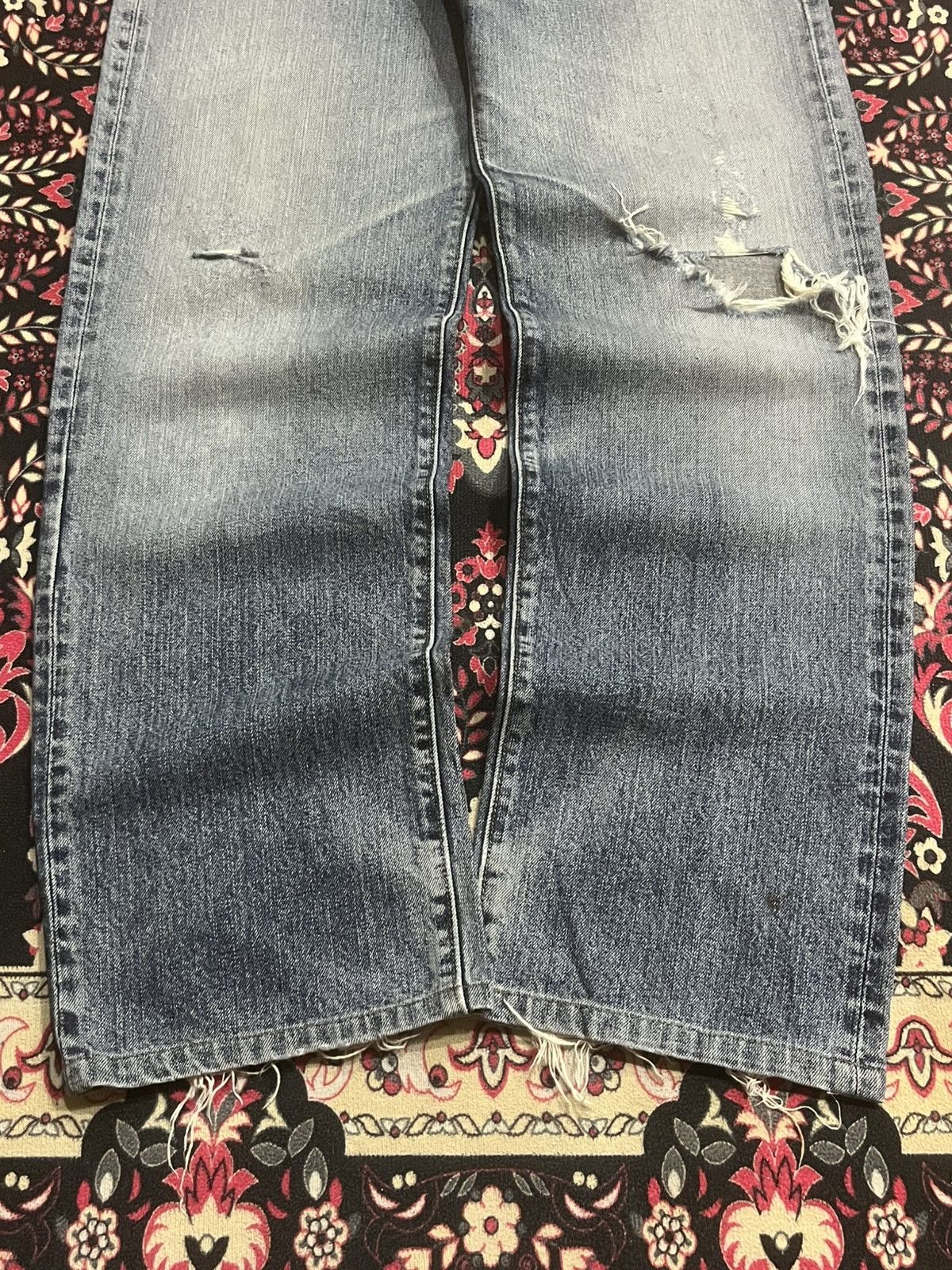 Uniqlo Vintage Uniqlo Blue Washed Distress Frayed Leg Straight Jean Size US 32 / EU 48 - 7 Thumbnail
