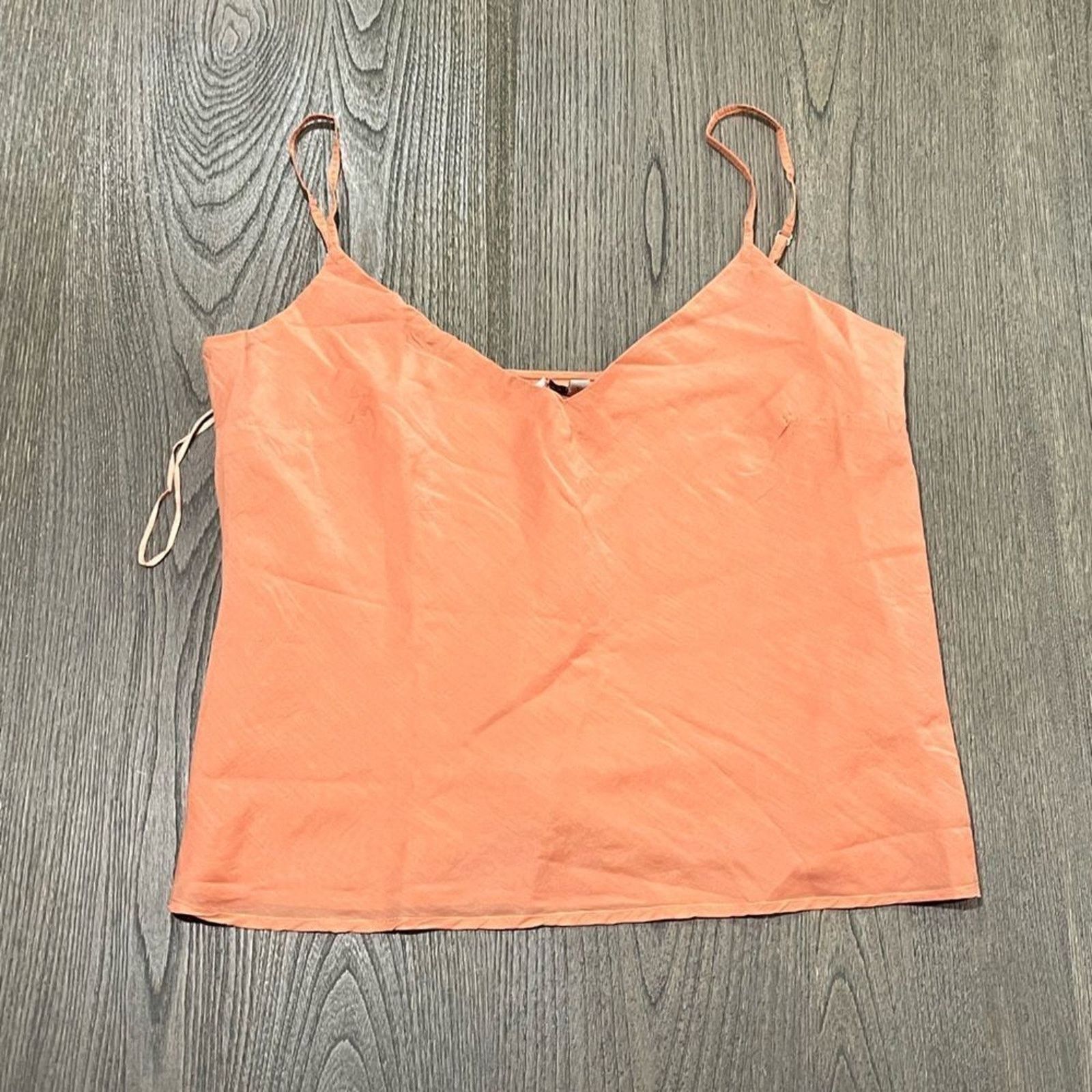 Guess NWOT Guess Peach Spaghetti Strap Cropped Tank Top Sz L Size L / US 10 / IT 46 - 1 Thumbnail