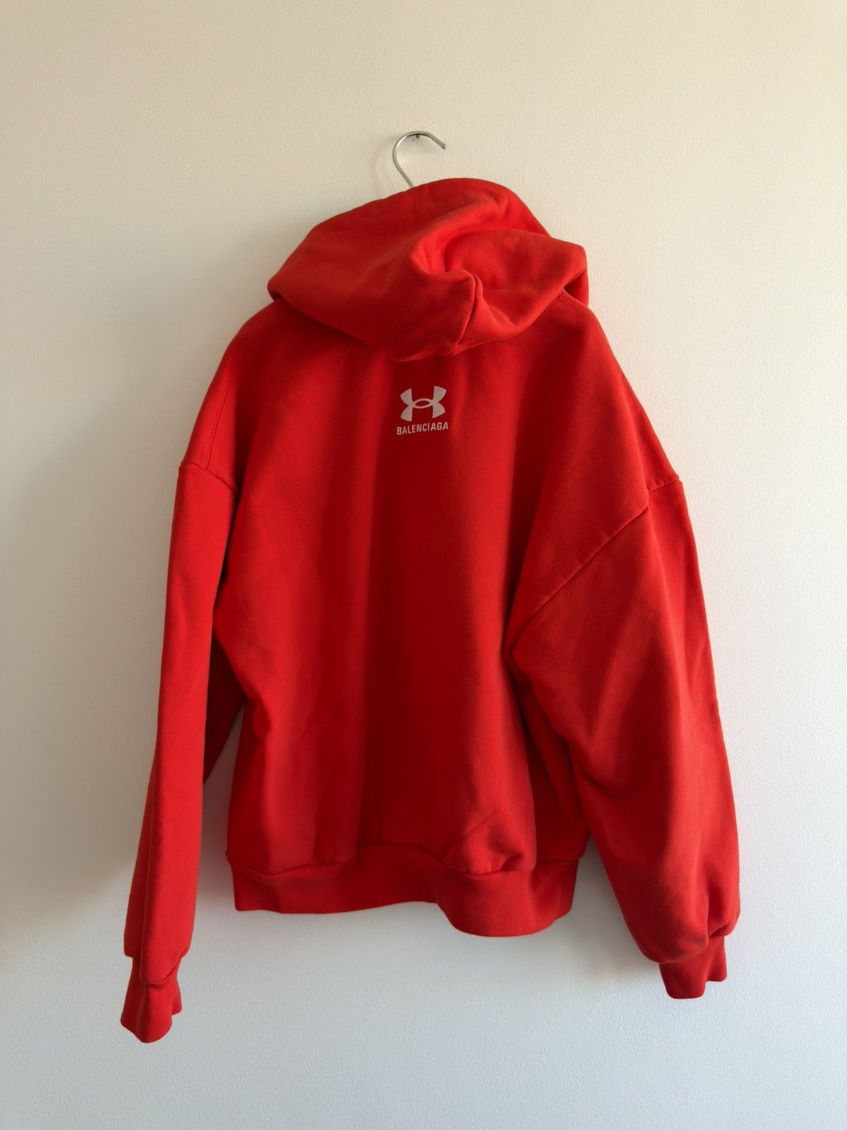 Balenciaga × Under Armour *RARE* BALENCIAGA DEMNA UNDER ARMOUR REGULAR FIT HOODIE RED Size US XXS / EU 40 - 3 Thumbnail