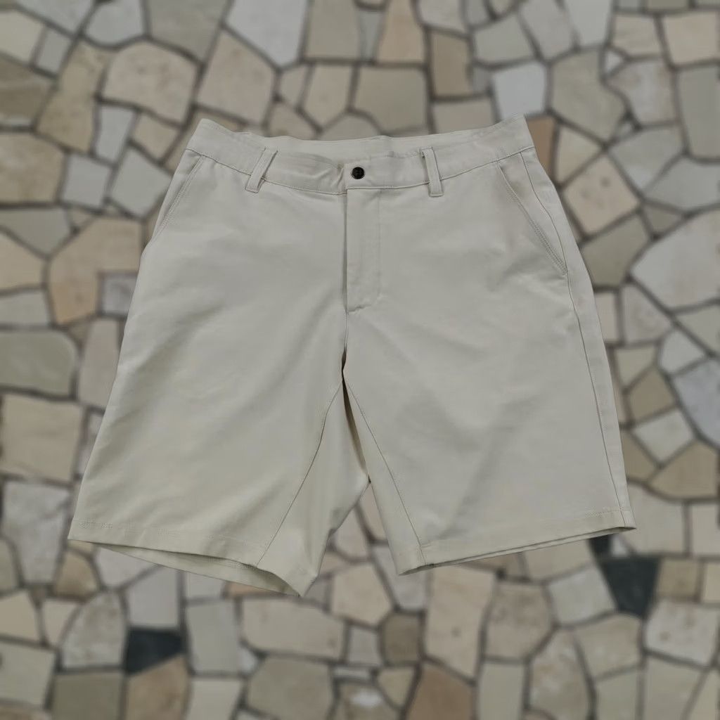 Vintage BYLT Shorts Mens Medium Beige Chino Performance Golf Stretch Flex Size US 31 - 1 Thumbnail