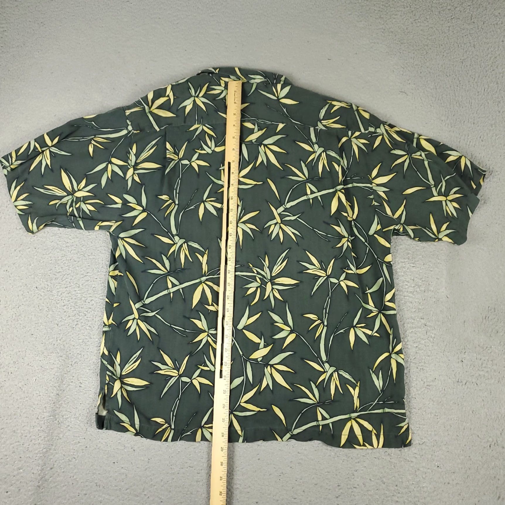 Tommy Bahama Tommy Bahama Shirt Mens Large Green Floral Silk Camp Collar Hawaiian Button Up Men's Green Floral Silk Camp Collar Hawaiian Button-Up Size US L / EU 52-54 / 3 - 4 Thumbnail