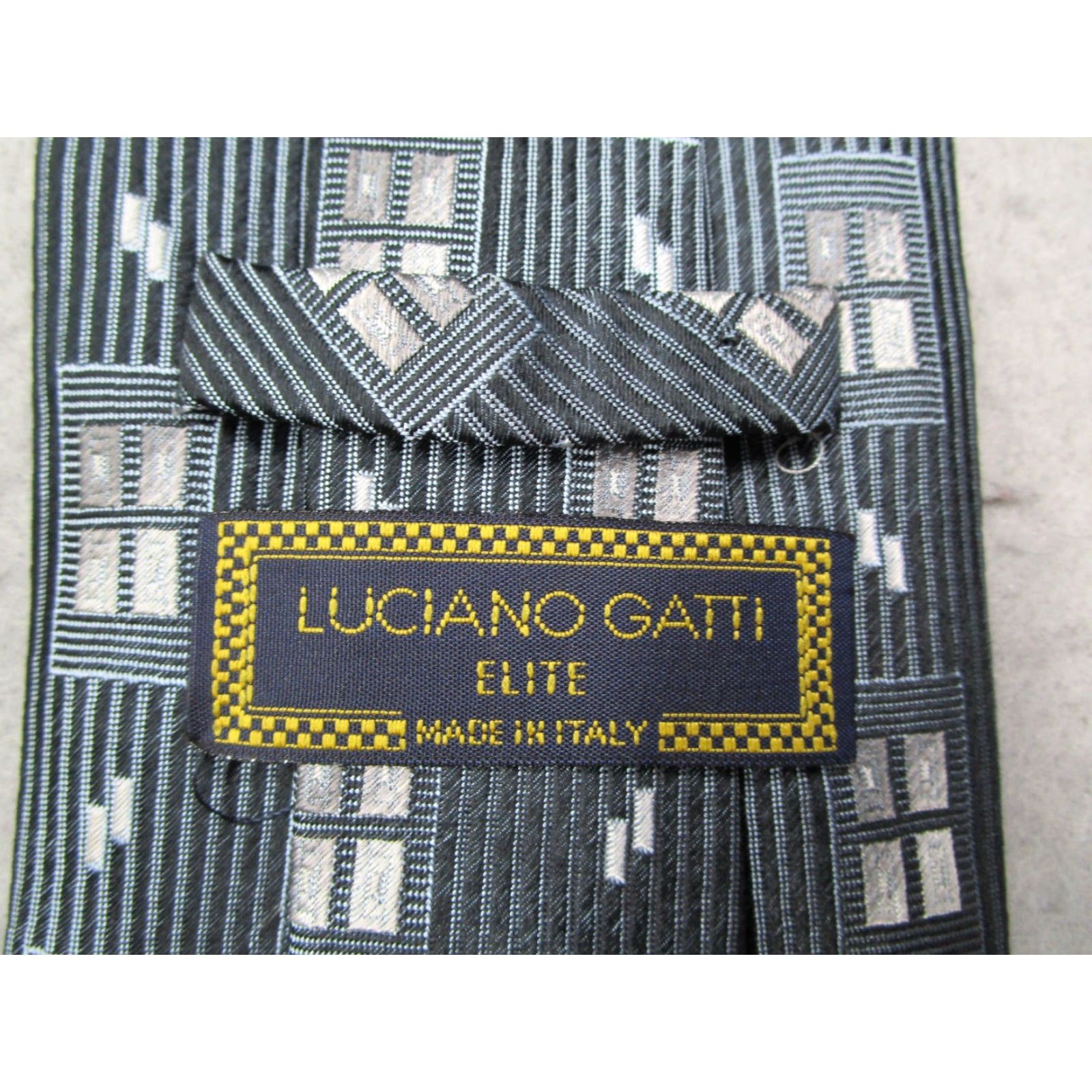 Vintage VINTAGE Luciano Gatti Men's Gray Silk Neck Tie 57-60" Textured Abstract Designer Italy Size ONE SIZE - 2 Thumbnail