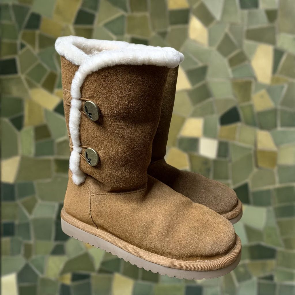Vintage KOOLABURRA by UGG Boots Kinslei Mid Calf Chestnut Suede Sheepskin Buttons Womens Size 7 Size US 7 / IT 37 - 1 Thumbnail