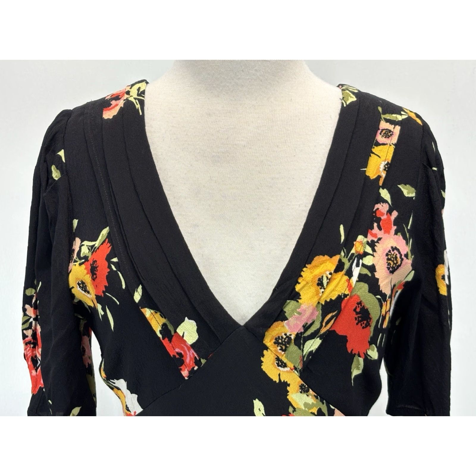 Free People Free People Mini Dress Women’s Size 8 Black Floral V-Neck Short Sleeve Cottage Party Size M / US 6-8 / IT 42-44 - 5 Thumbnail