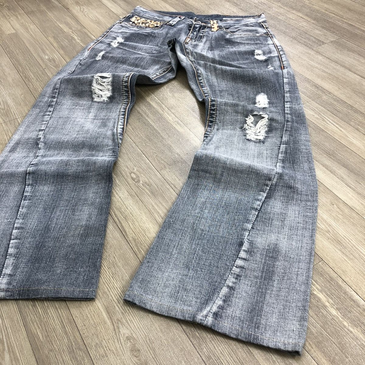 If Six Was Nine × Japanese Brand × semanticdesign 2000s Semantic Design Leopard Distressed LGB Flarred Jeans Size US 30 / EU 46 - 3 Thumbnail