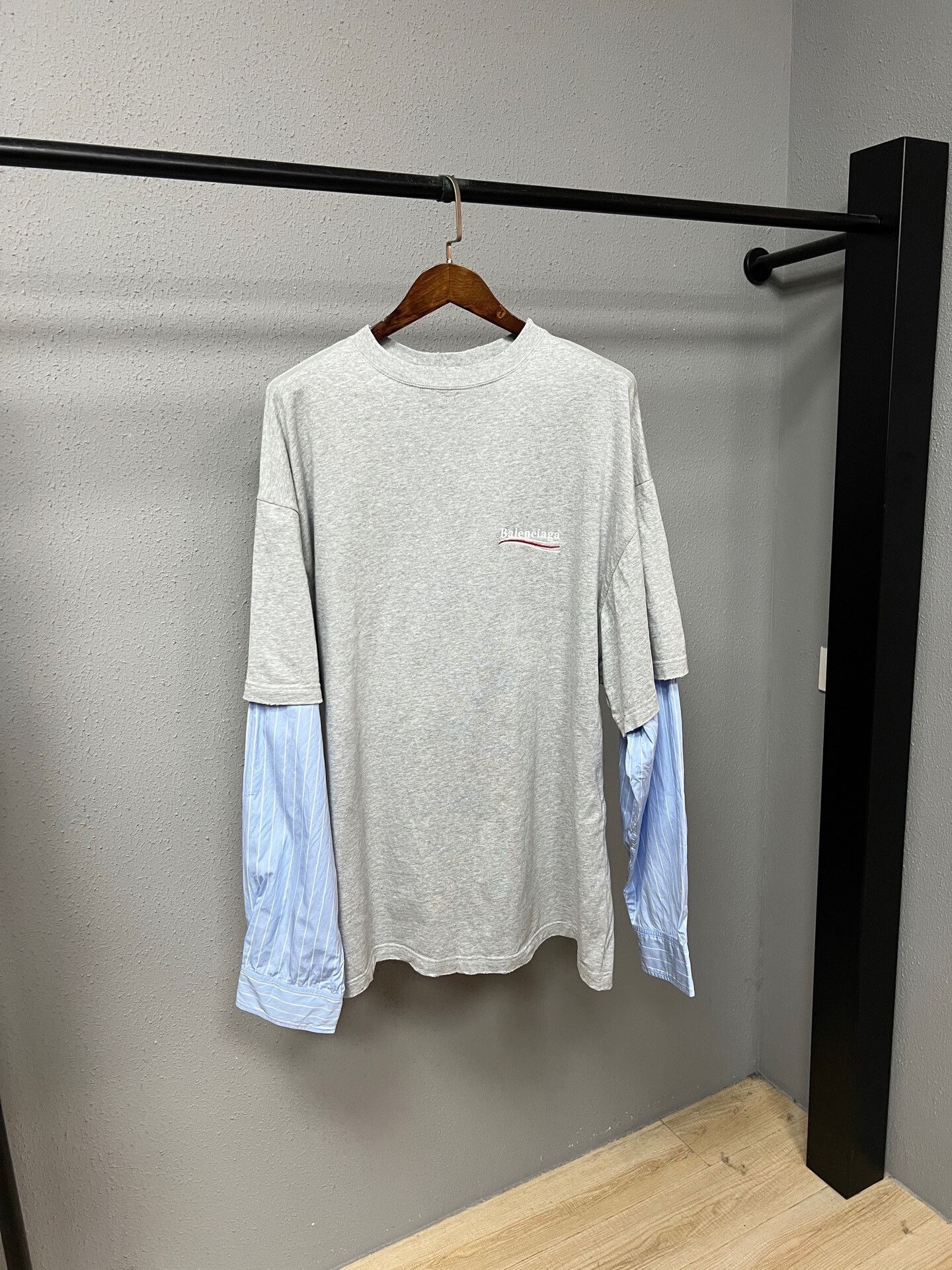 Balenciaga balenciaga gray long sleeve layered shirt Size US S / EU 44-46 / 1 - 1 Thumbnail