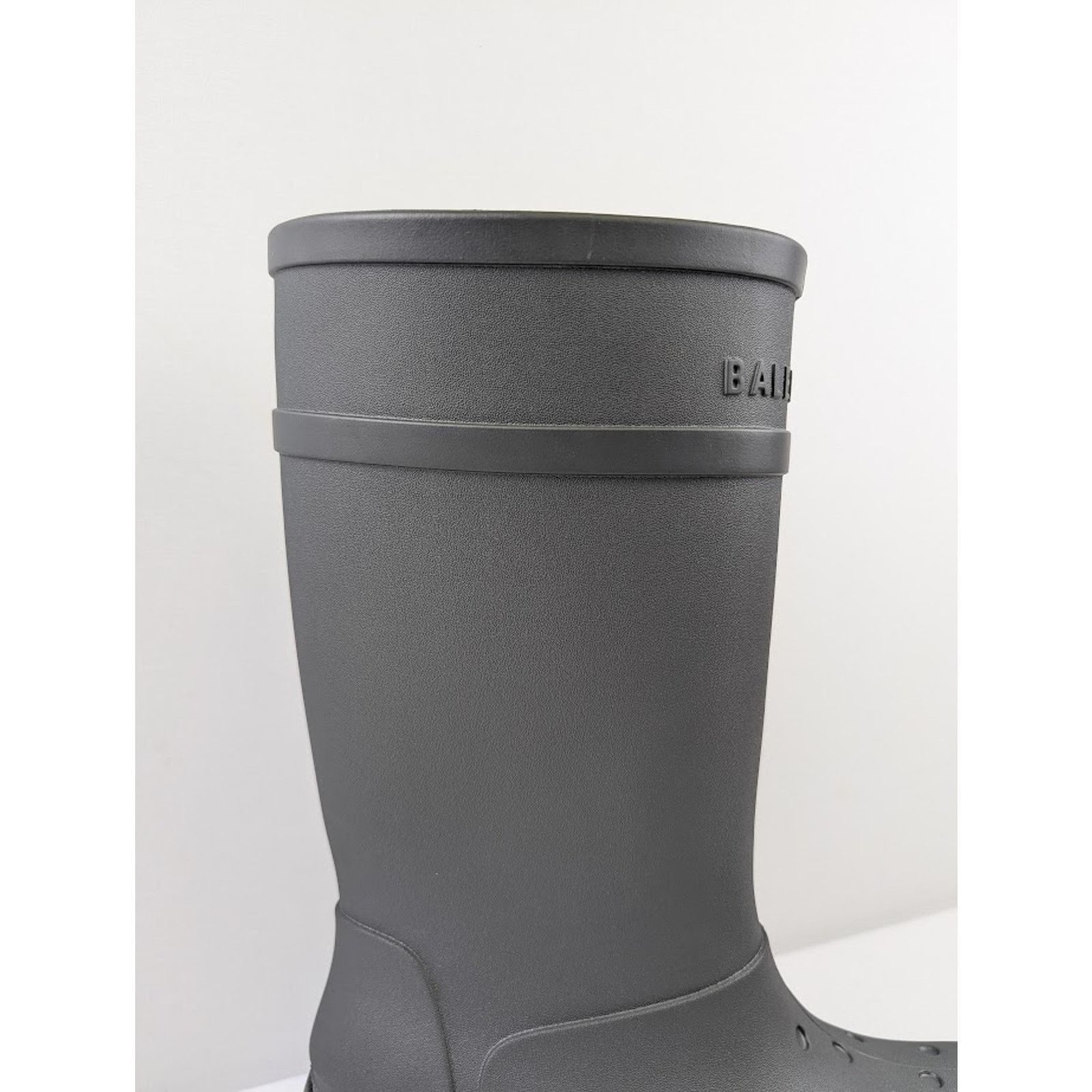 Balenciaga o1rshd1 Crocs Rubber Boots in Grafite Size US 10 / EU 43 - 3 Thumbnail