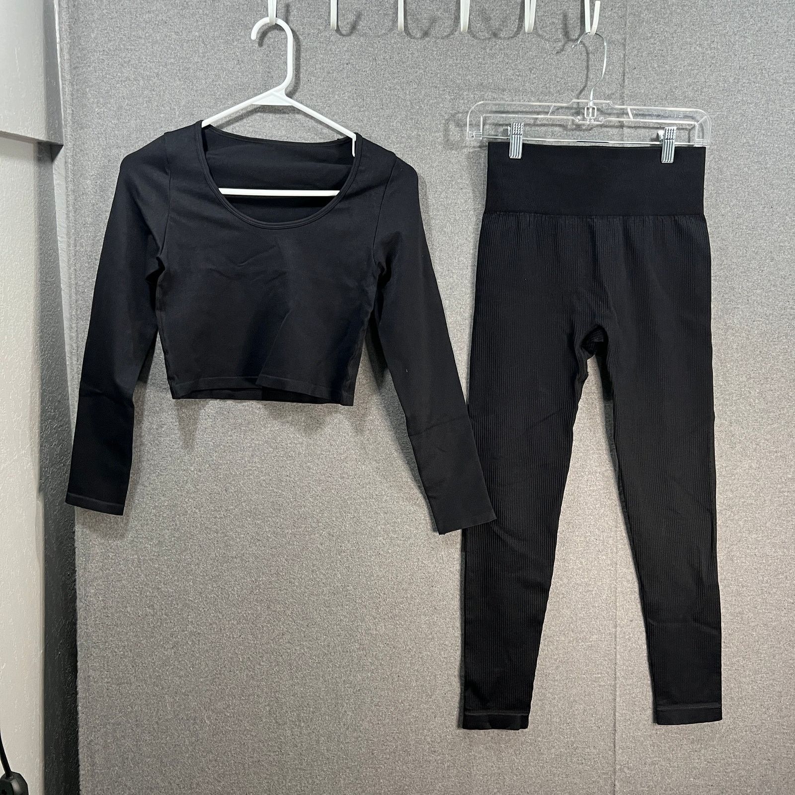 Other Workout 2 PC Crop Top Long Sleeve and Short Bottom Size M / US 6-8 / IT 42-44 - 1 Thumbnail