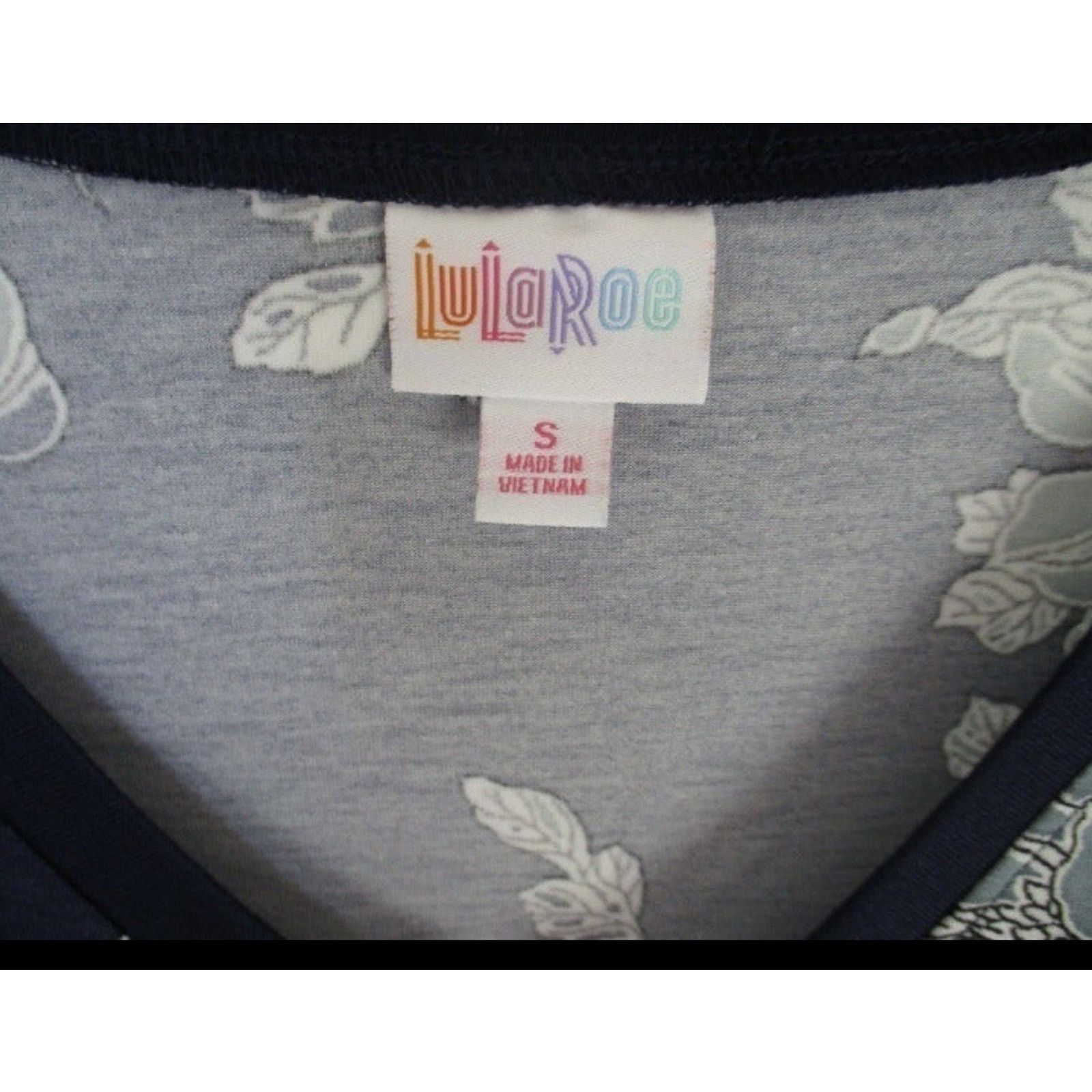 Other NWT LuLaRoe Christy V Navy Floral Top Shirt Blouse SMALL Size S / US 4 / IT 40 - 6 Thumbnail