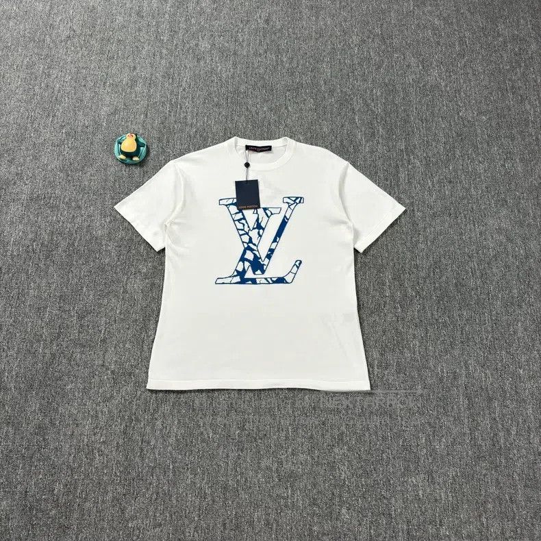 Louis Vuitton Louis Vuitton 24 White Large Logo Ice Knit Short Sleeves Size US M / EU 48-50 / 2 - 1 Thumbnail