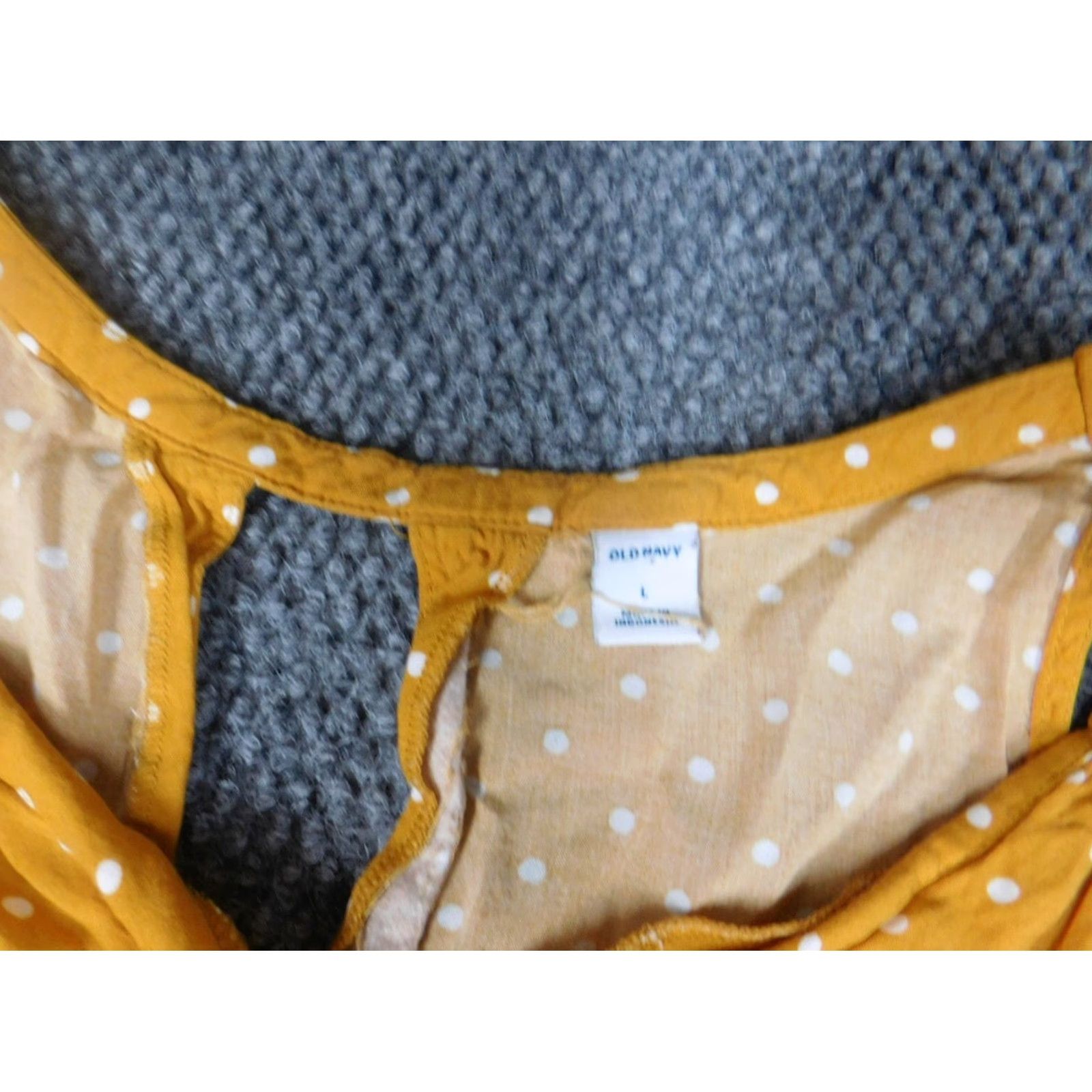 Old Navy Old Navy Blouse Womens L Gold V-Neck Short Sleeve Pullover Regular Rayon Down Casual Dot Pattern Size L / US 10 / IT 46 - 5 Thumbnail