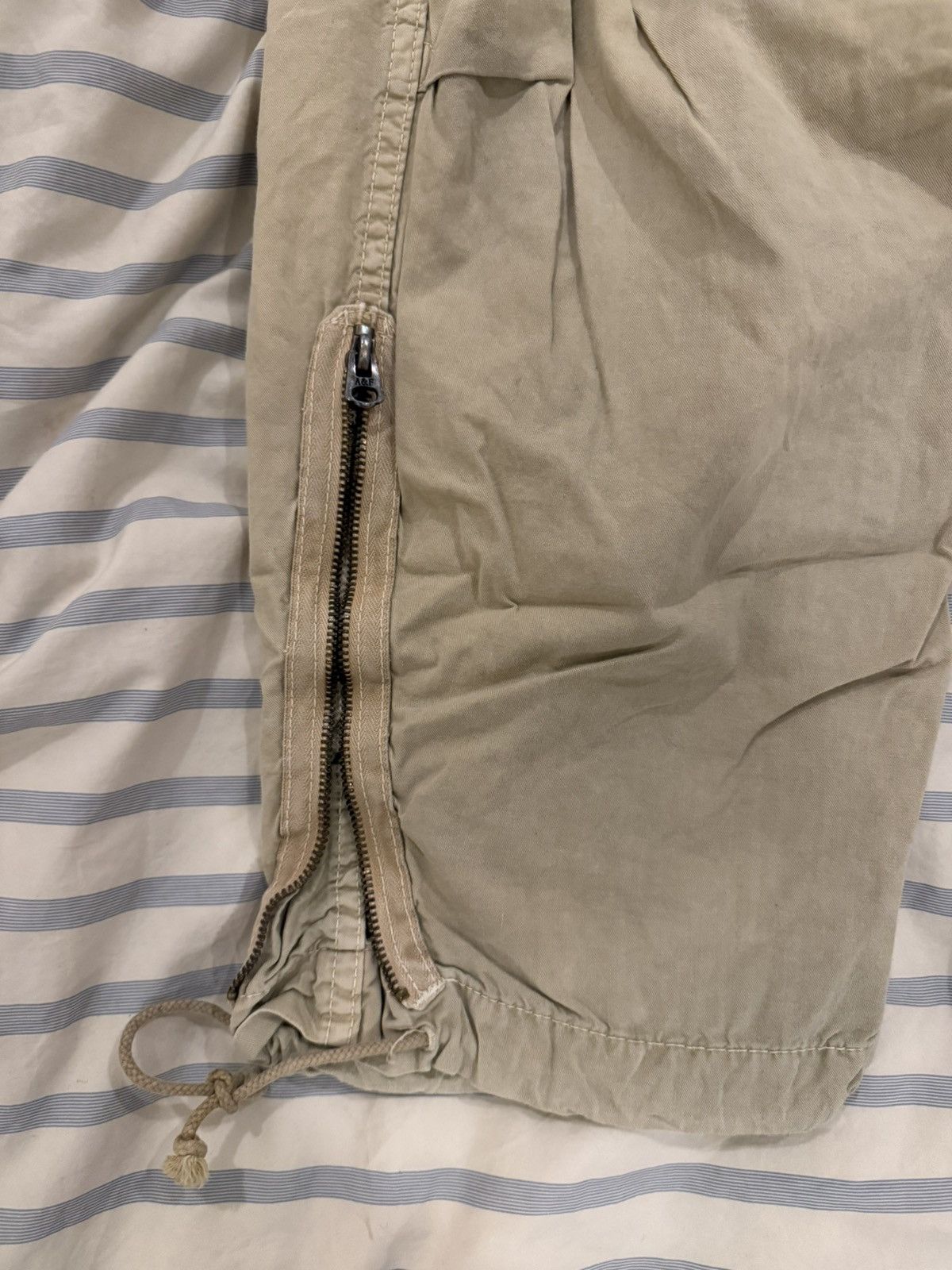 Abercrombie & Fitch Abercrombie & Fitch Pants Size US 32 / EU 48 - 2 Thumbnail