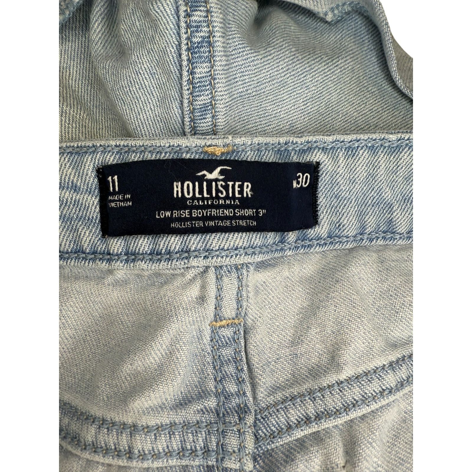 American Eagle Outfitters Hollister Low Rise Boyfriend Light Denim Short 3" Size 11w30 Size 30" / US 8 / IT 44 - 3 Thumbnail