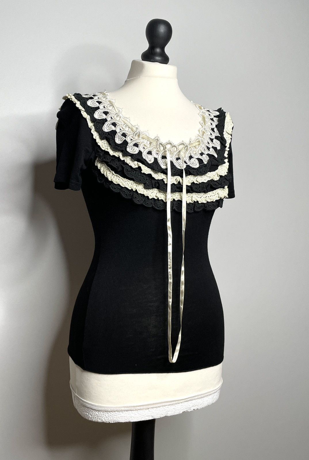 Vintage Vintage Black T-shirt Tee Lace Coquette Drip New Size S / US 4 / IT 40 - 1 Thumbnail