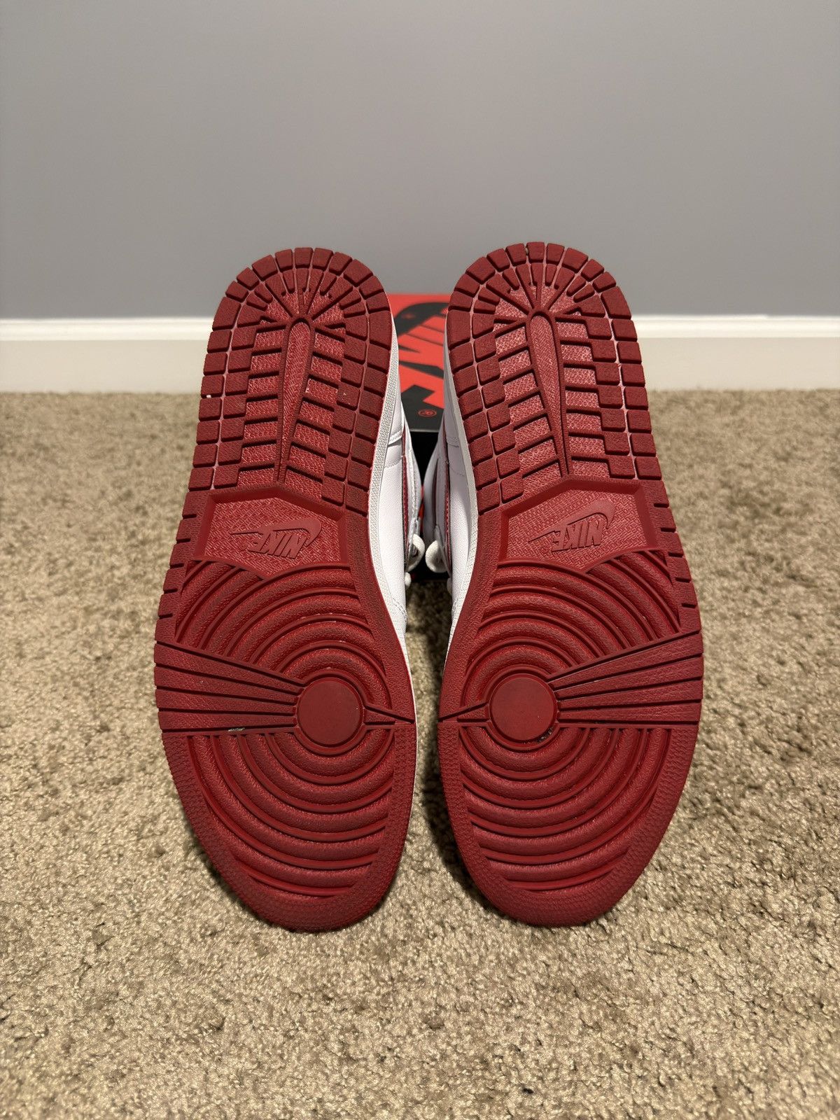 Jordan Brand 2017 Air Jordan 1 High OG "Metallic Red" Size US 10.5 / EU 43-44 - 5 Thumbnail