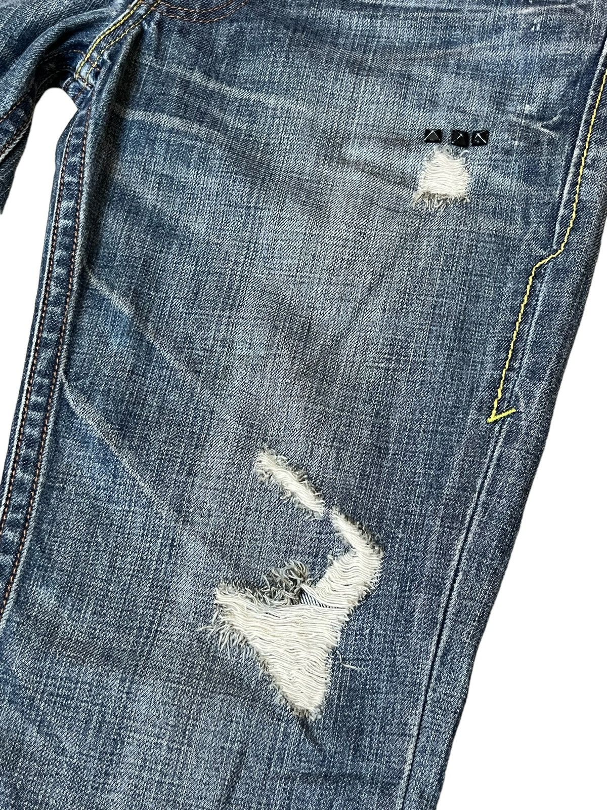 Levi's VINTAGE LEVI’S BLACK STAR CUSTOM STUD DISTRESSED DENIM Size US 33 - 4 Thumbnail