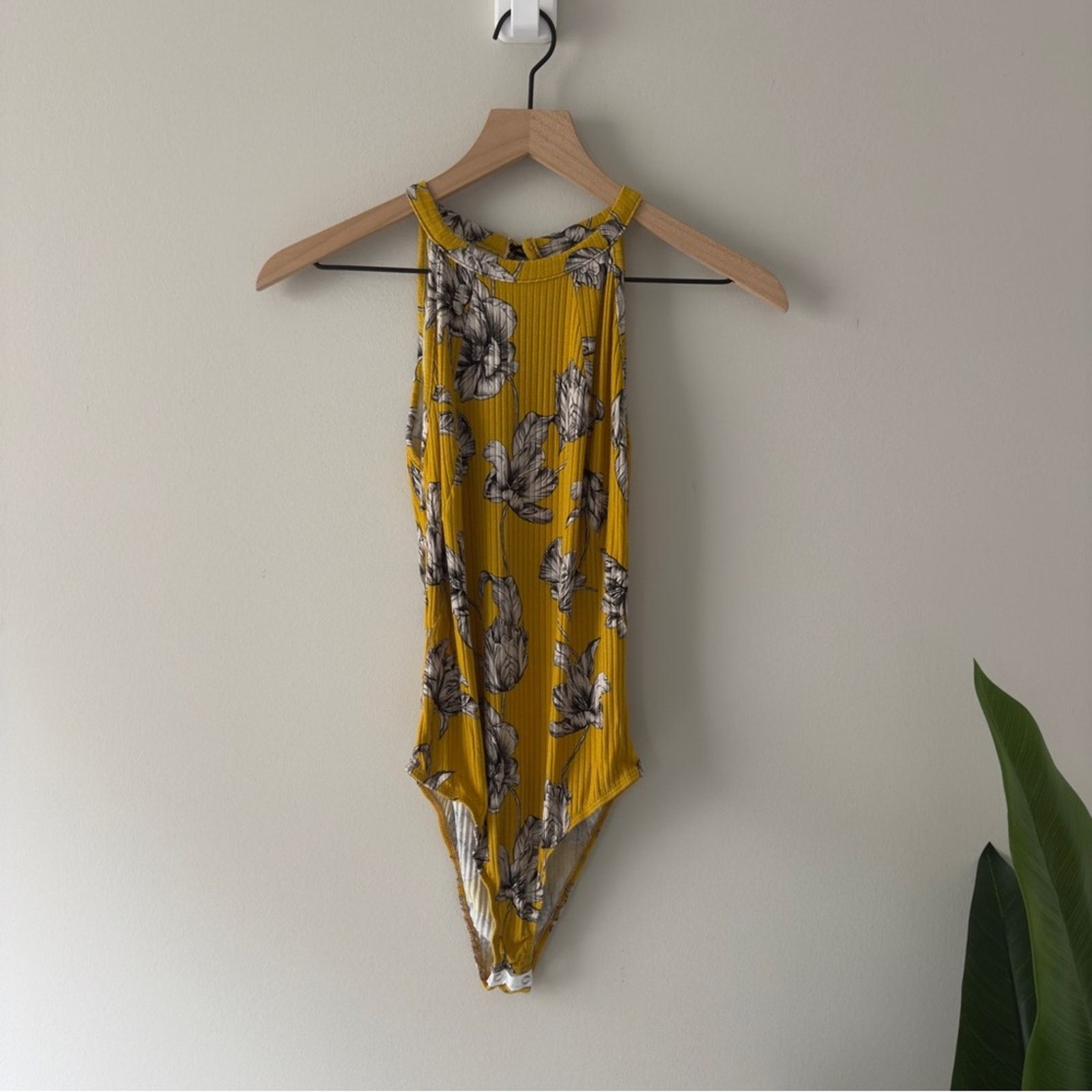 Other Sommer Floral Yellow Halter Neck Bodysuit Button Keyhole EUC Size S / US 4 / IT 40 - 3 Thumbnail