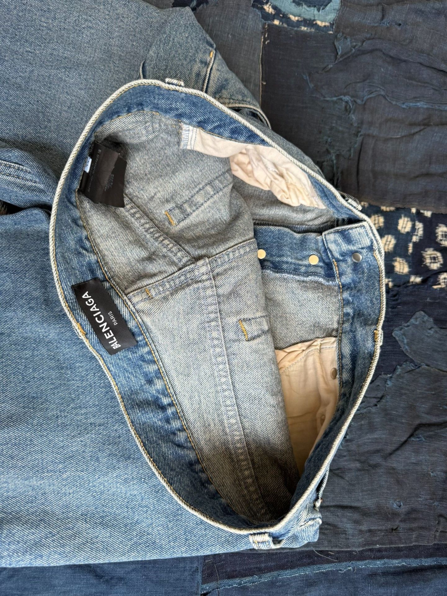 Balenciaga Balenciaga Distressed Vintage Jeans Size US 26 / EU 42 - 8 Thumbnail