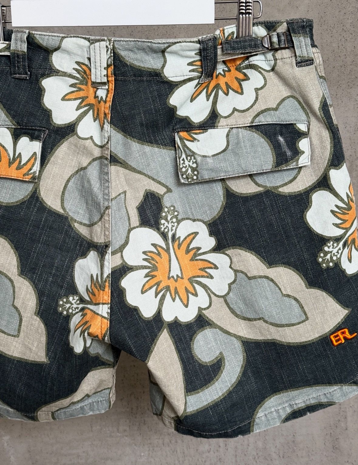 ERL ERL Cargo Hibiscus Print Shorts SS23 Size US 32 / EU 48 - 6 Thumbnail