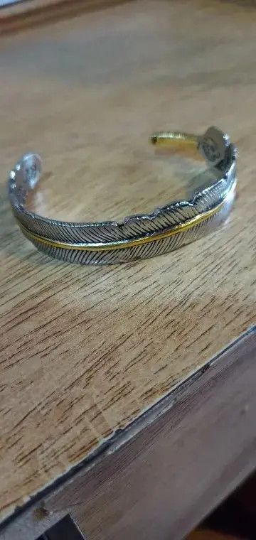 Other Vintage Feather Cuff Bracelet Wrist Adjustable Jewelry Size ONE SIZE - 4 Thumbnail