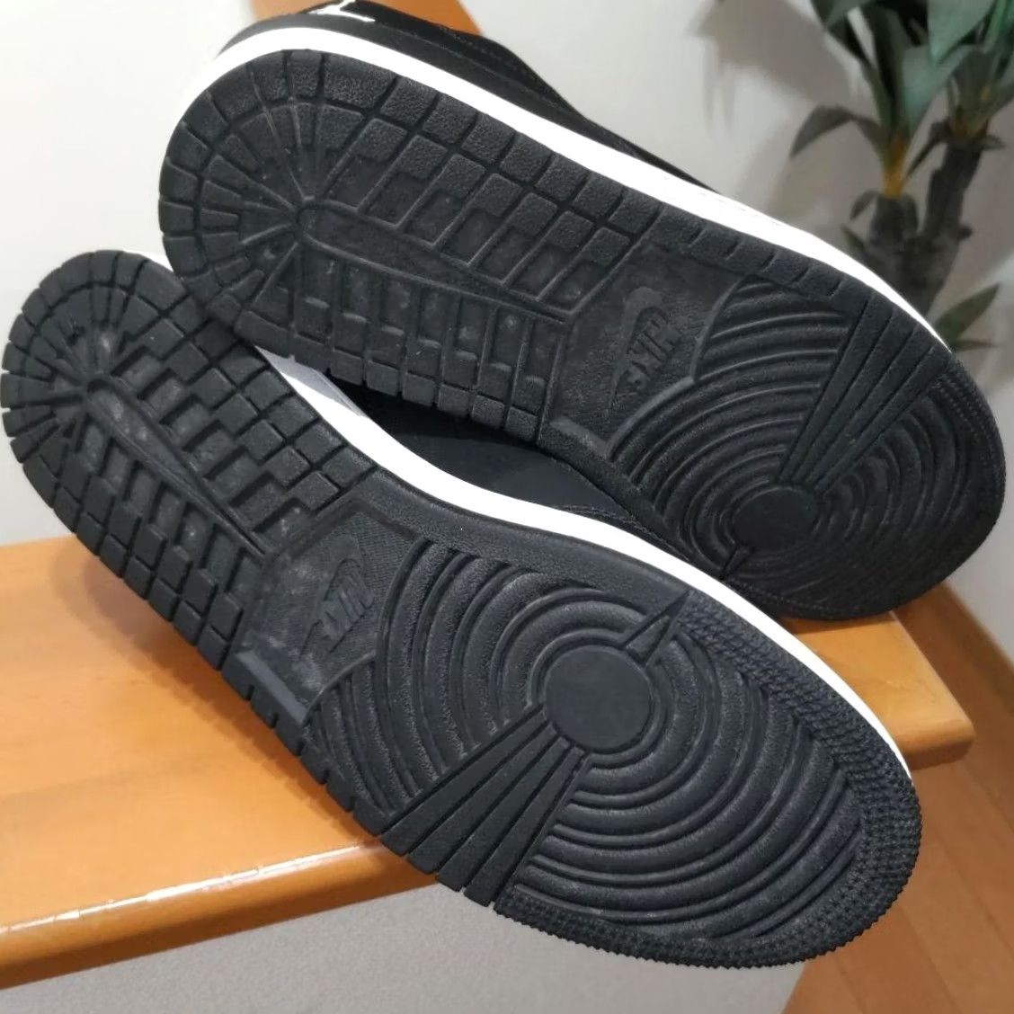 Nike Men 8.0US Nike Air Jordan Executive Low Sneaker LTD Original Collection VHTF Size US 8 / EU 41 - 4 Thumbnail
