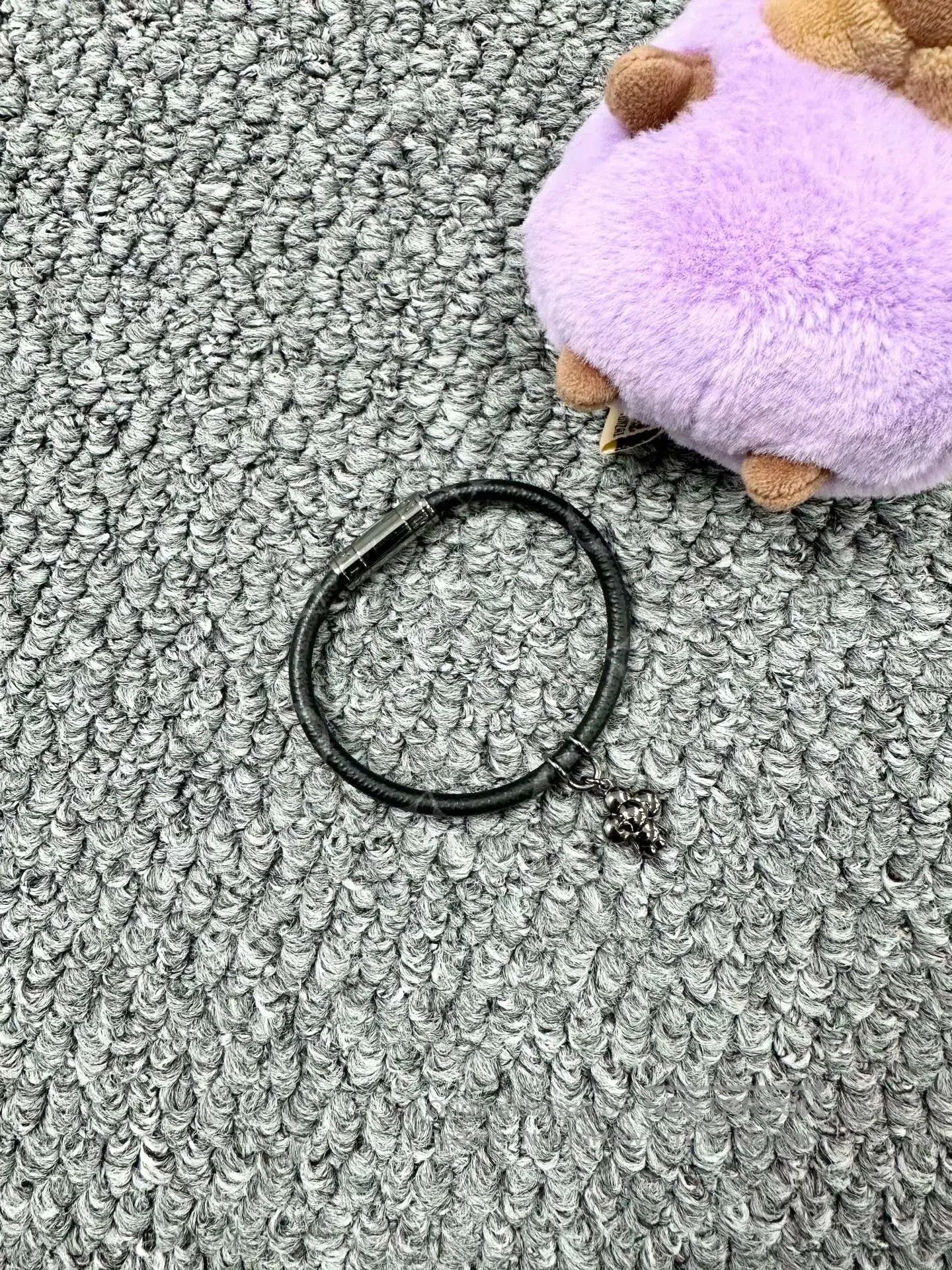 Louis Vuitton Louis Vuitton Black Leather Sunflower Pendant Bracelet| Size ONE SIZE - 2 Thumbnail