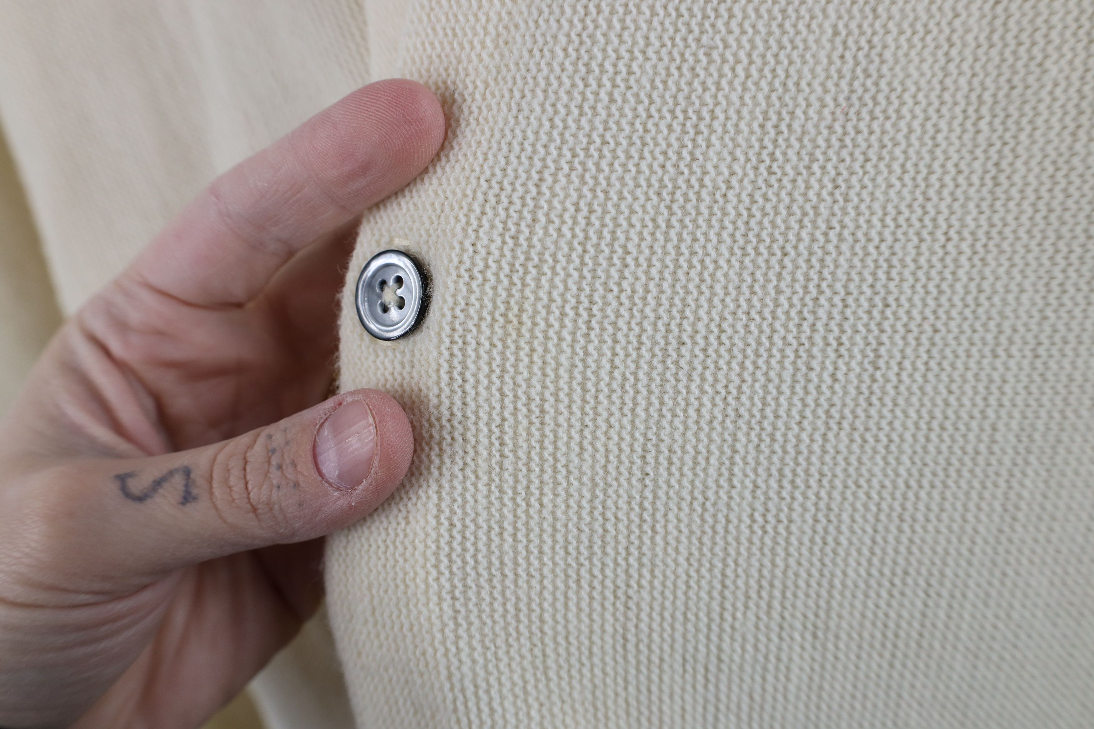 Izod × Vintage Vintage 90s Izod Spell Button Cardigan Sweater Cream USA Size US M / EU 48-50 / 2 - 5 Thumbnail