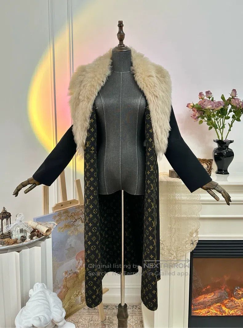 Louis Vuitton Louis Vuitton Wool coat with removable fur collar and full Size XS / US 0-2 / IT 36-38 - 4 Thumbnail
