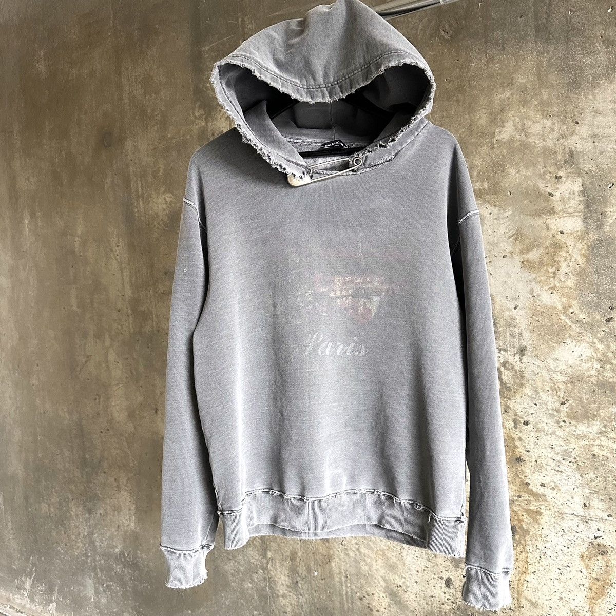 Balenciaga Balenciaga FW17 THRASHED Paris Safety Pin Hoodie Size US XL / EU 56 / 4 - 1 Thumbnail