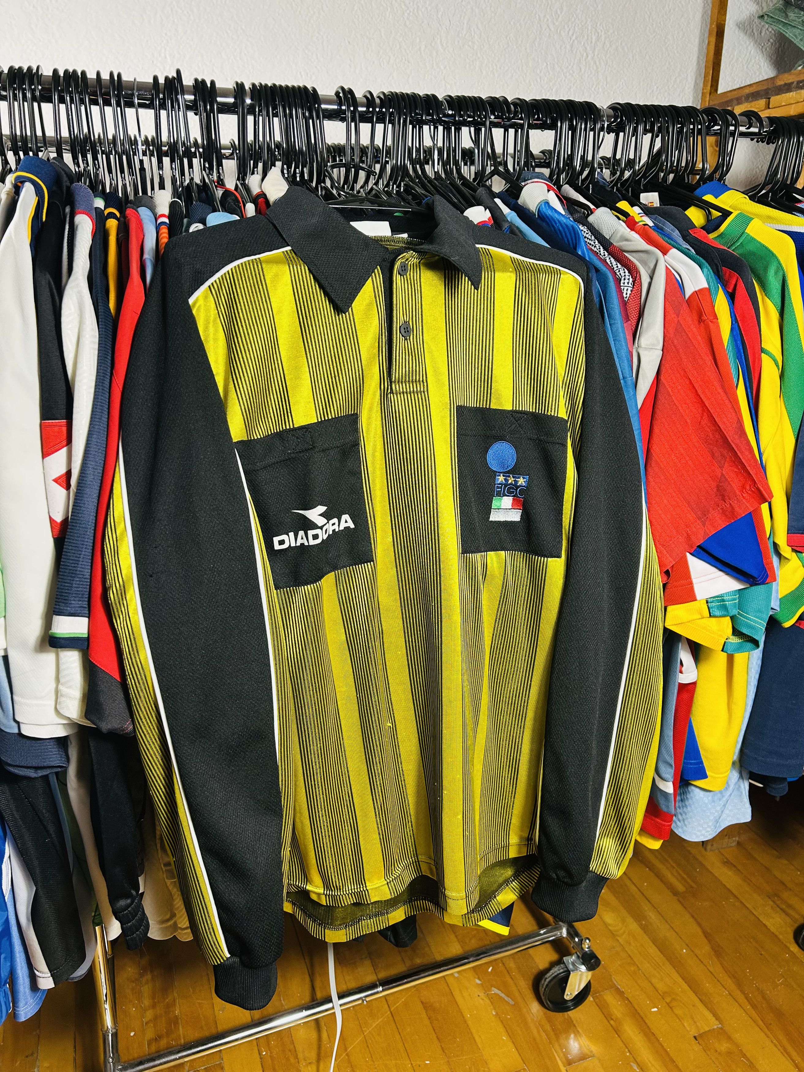 Diadora Italy 90s referee jersey Size US XL / EU 56 / 4 - 1 Thumbnail