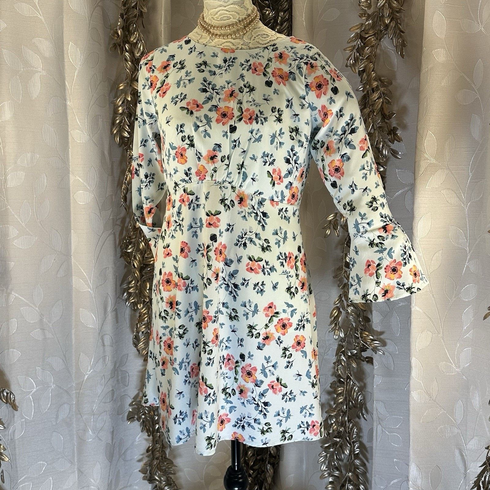 Loft LOFT Floral Mini Dress Size 4 Soft Blue Pink floral Cottage Size S / US 4 / IT 40 - 6 Thumbnail