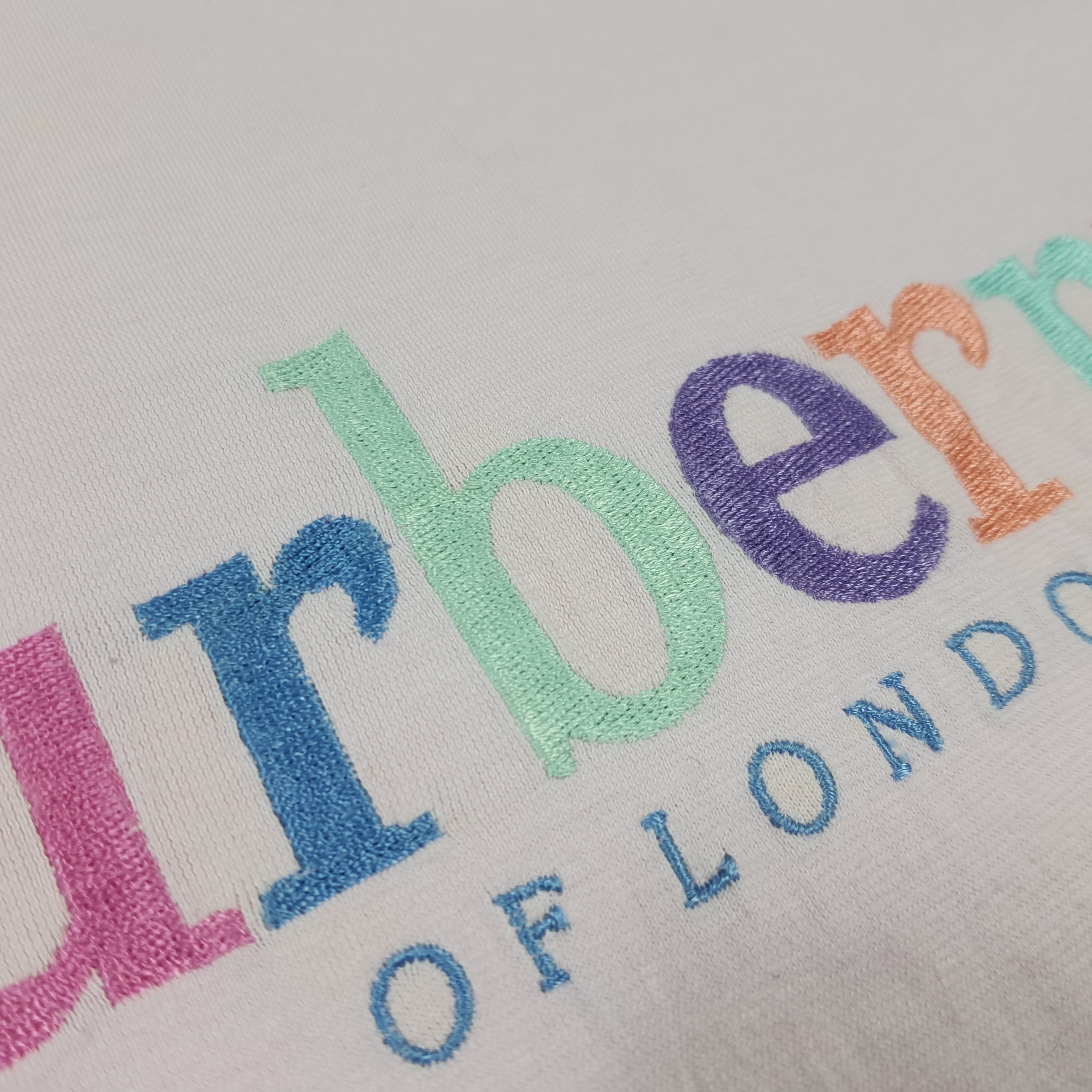 Burberry Vintage Burberrys of London Spell Out Tshirt C285N63 Size US M / EU 48-50 / 2 - 3 Thumbnail