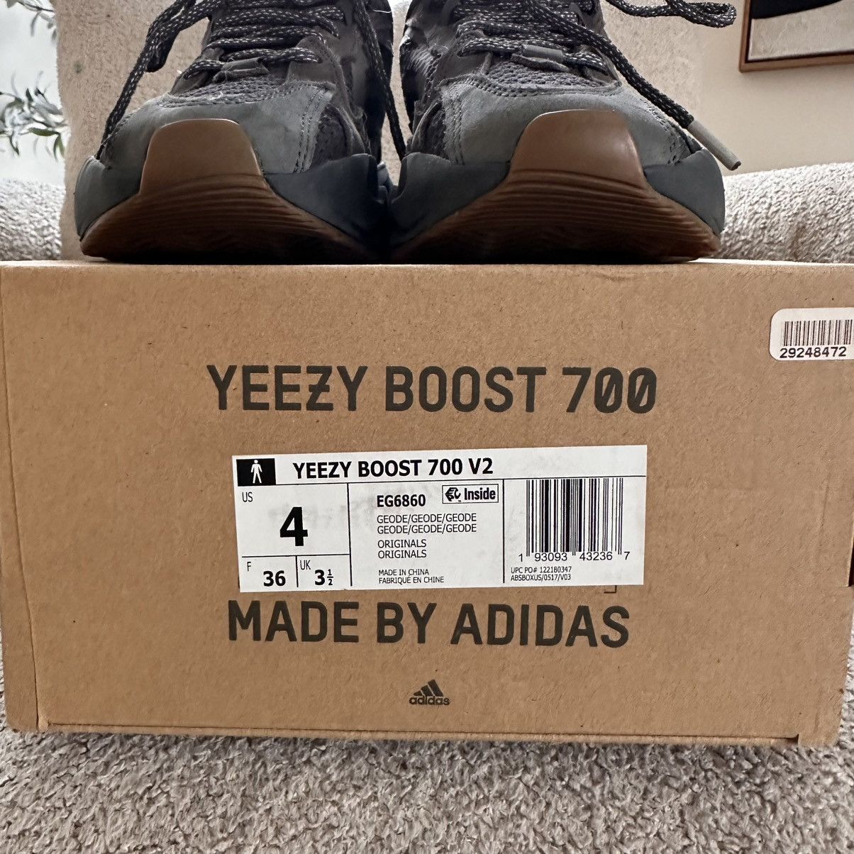 Adidas × Yeezy Yeezy Boost 700 V2 SIZE 4 Size US 5 / EU 37 - 3 Thumbnail