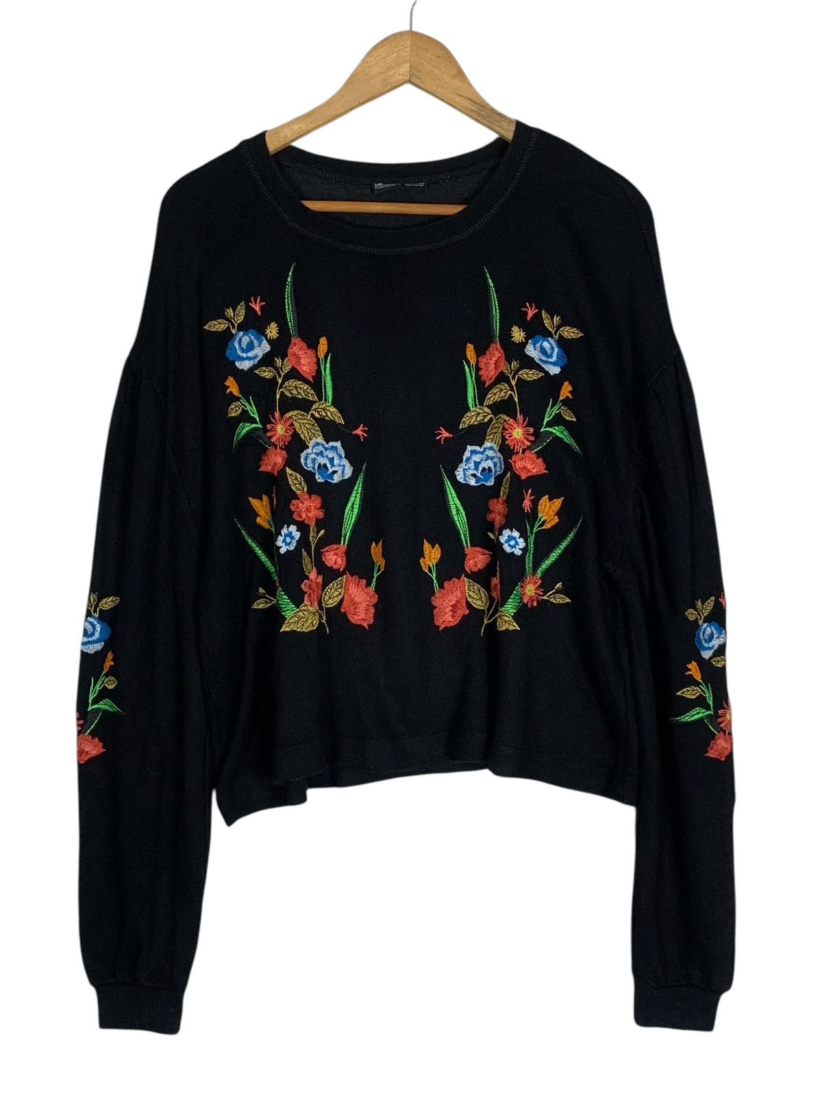 Zara Zara Clothing Floral Embroidery Floral StreetWear Sweatshirt Size M / US 6-8 / IT 42-44 - 1 Thumbnail