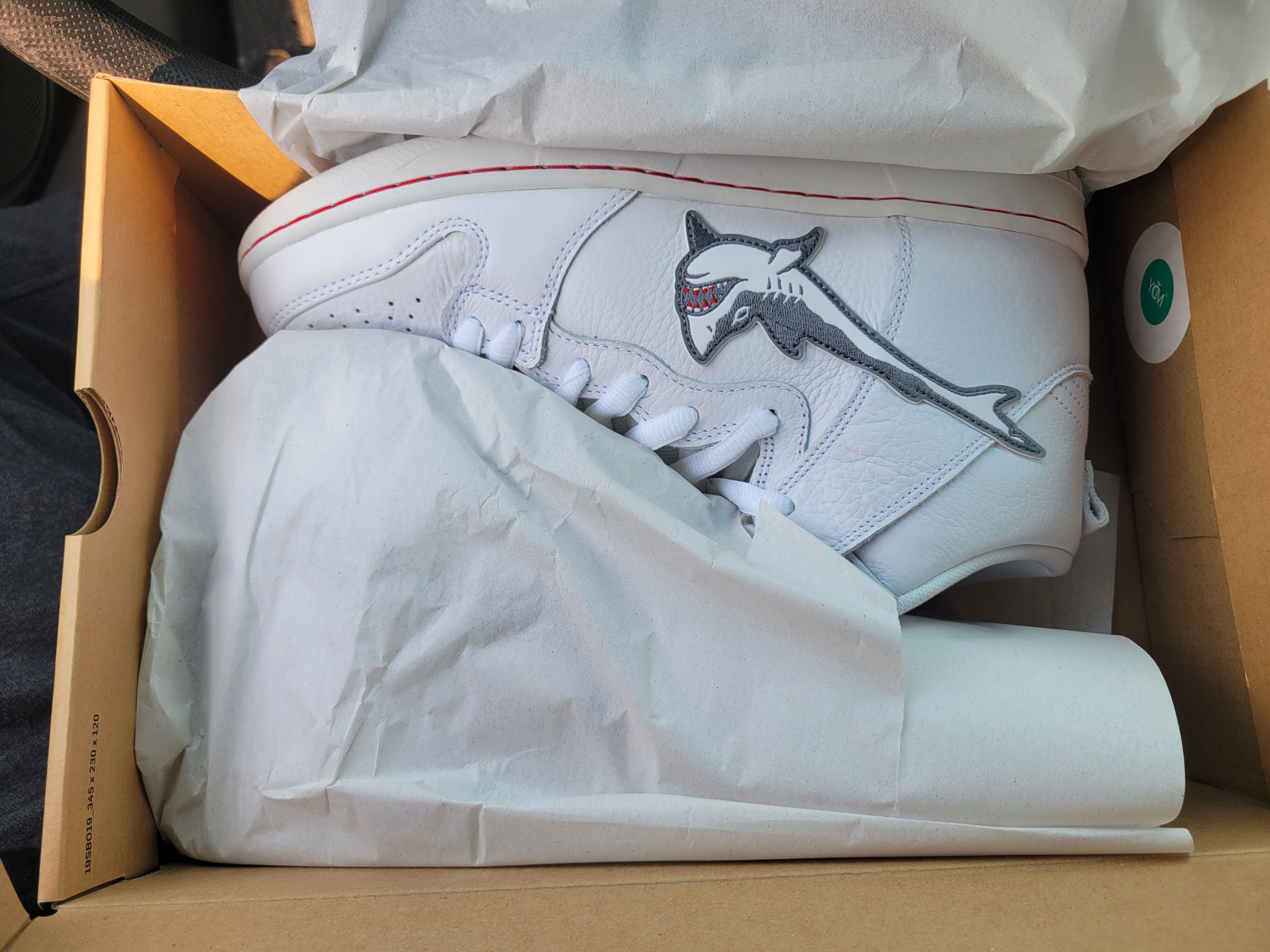 Nike sb dunk high x oski 'greet white shark'