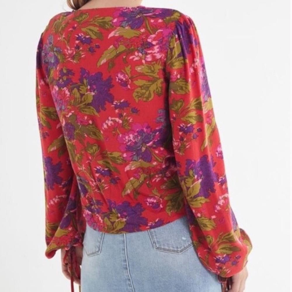Urban Outfitters Urban Outfitter l Georgie Surplice Floral Blouse Size Small Size S / US 4 / IT 40 - 2 Thumbnail