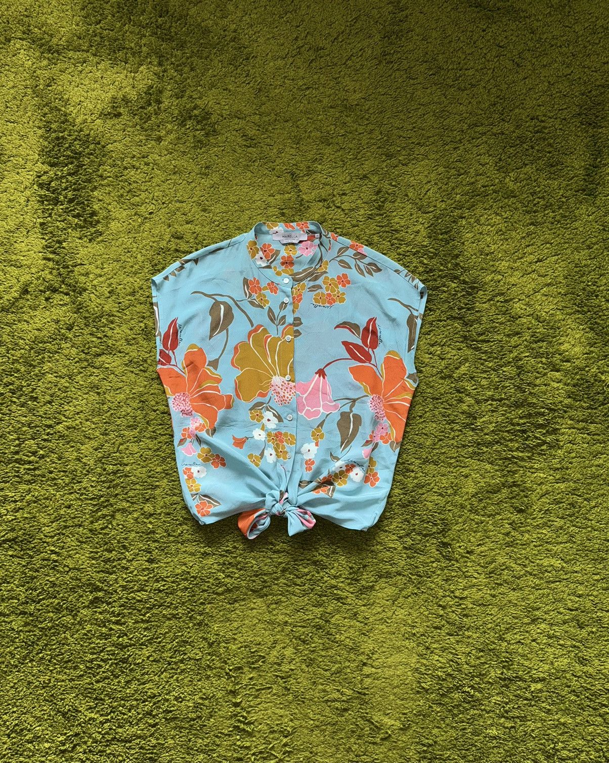 Max Mara Marella by Max Mara 100% silk cropped floral pattern blouse Size M / US 6-8 / IT 42-44 - 1 Thumbnail