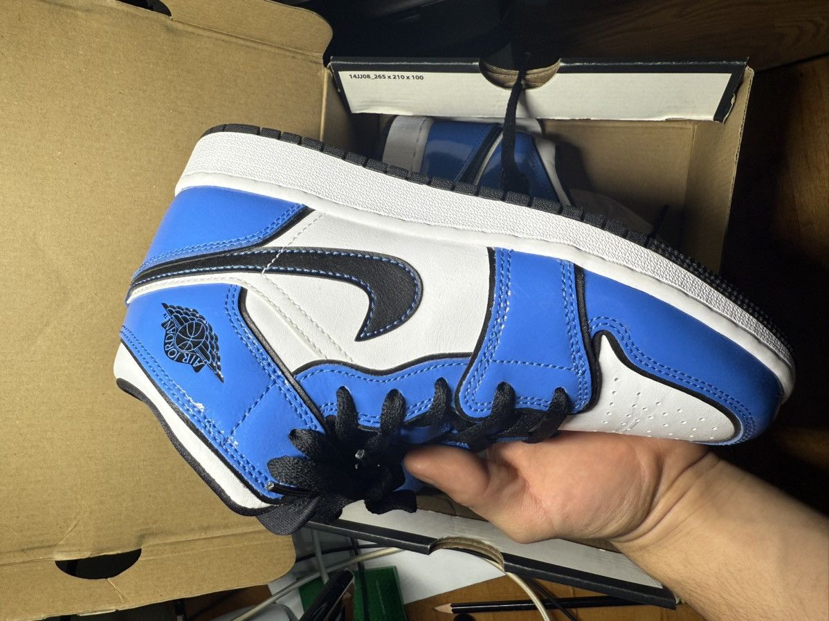 Jordan Brand × Nike Jordan 1 Mid Signal Blue (GS) Size US 4.5 / IT 34.5 - 8 Thumbnail