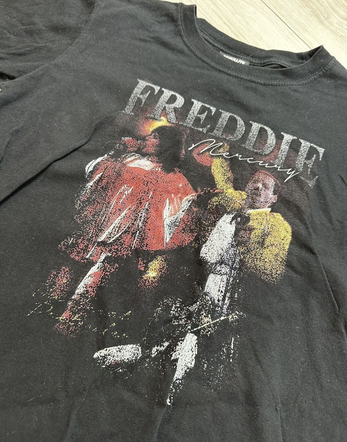 Band Tees Vintage Freddie Mercury queen logo t-shirt Rare 90s Size US XS / EU 42 / 0 - 3 Thumbnail