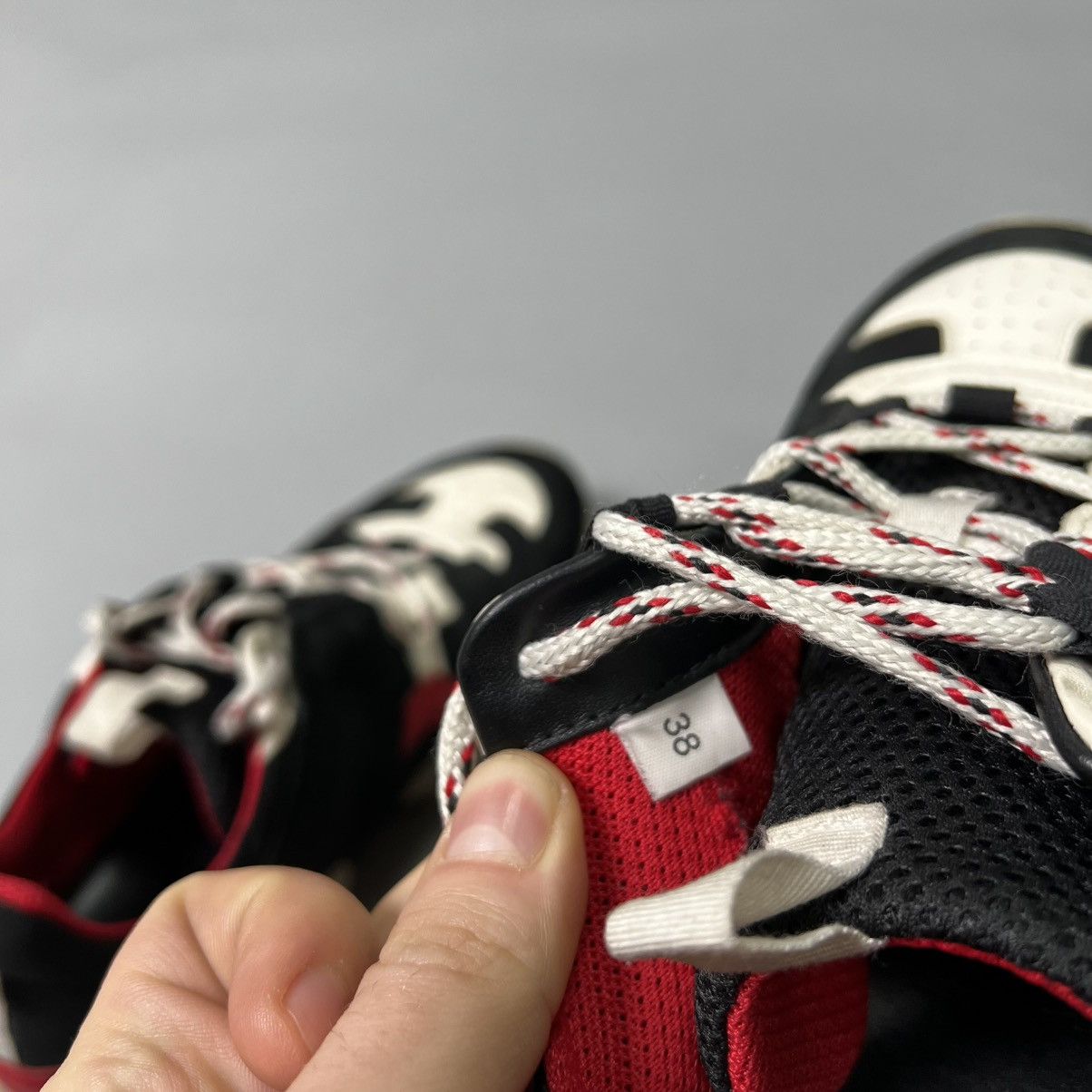 Isabel Marant Isabel Marant “Kindsay” sneakers Black Red Luxury Size US 8 / IT 38 - 15 Thumbnail