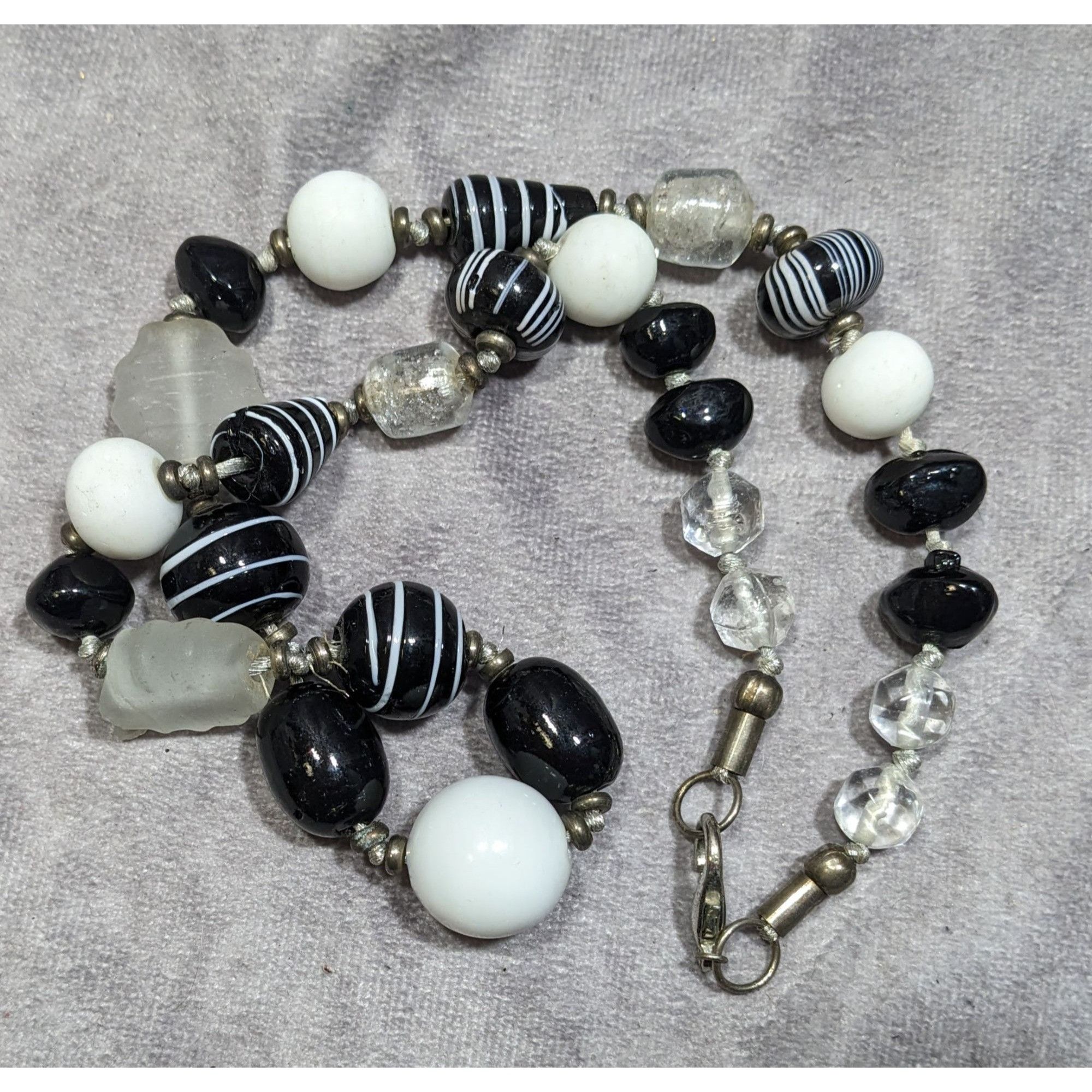 Handmade Handmade Chunky Black And White Glass Beaded Necklace Size ONE SIZE - 5 Thumbnail