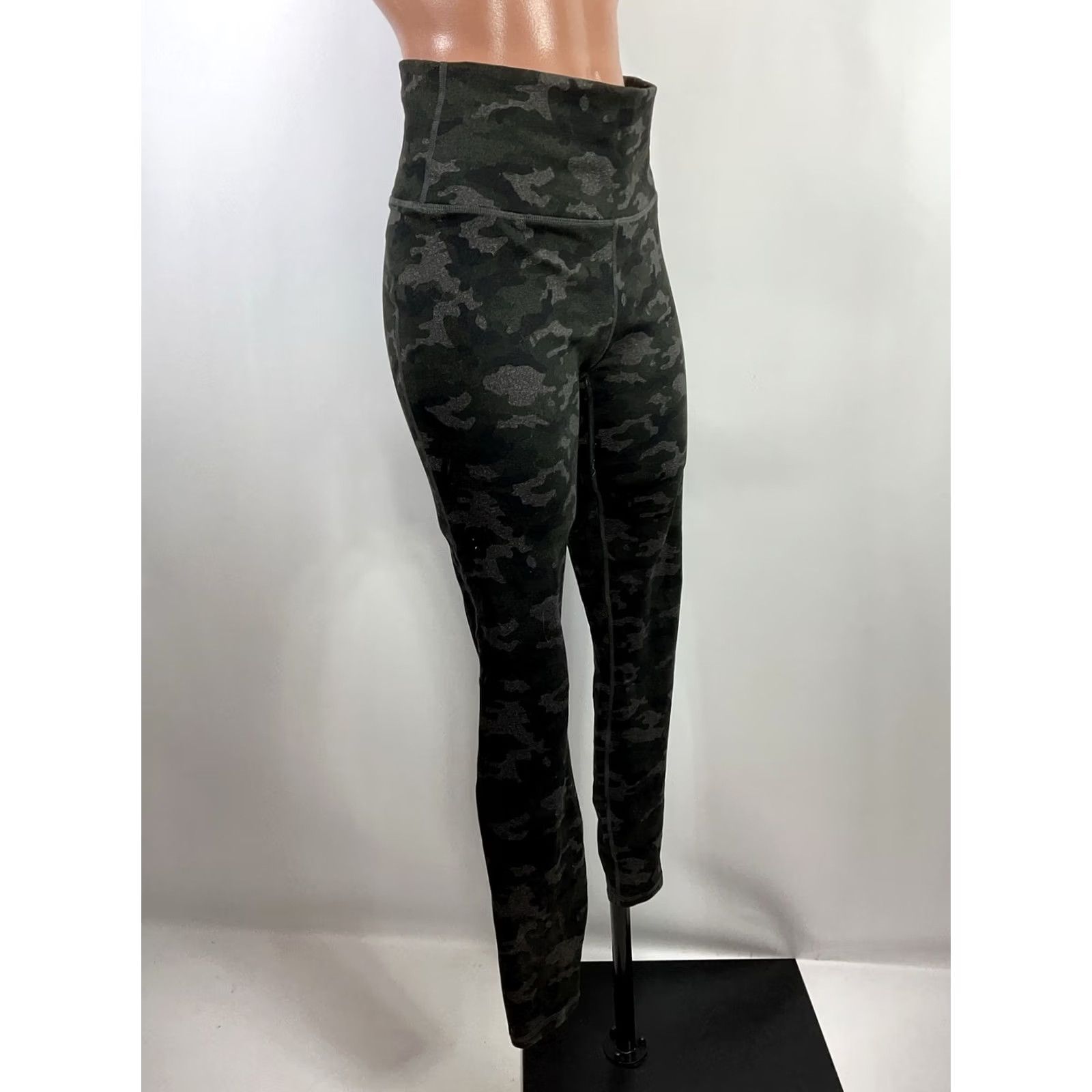 Fabletics Fabletics High Rise Powerhold Leggings - Black and Gray Camo - Women's Medium - Leggings - Skinny - Activewear Size 32" / US 10 / IT 46 - 6 Thumbnail